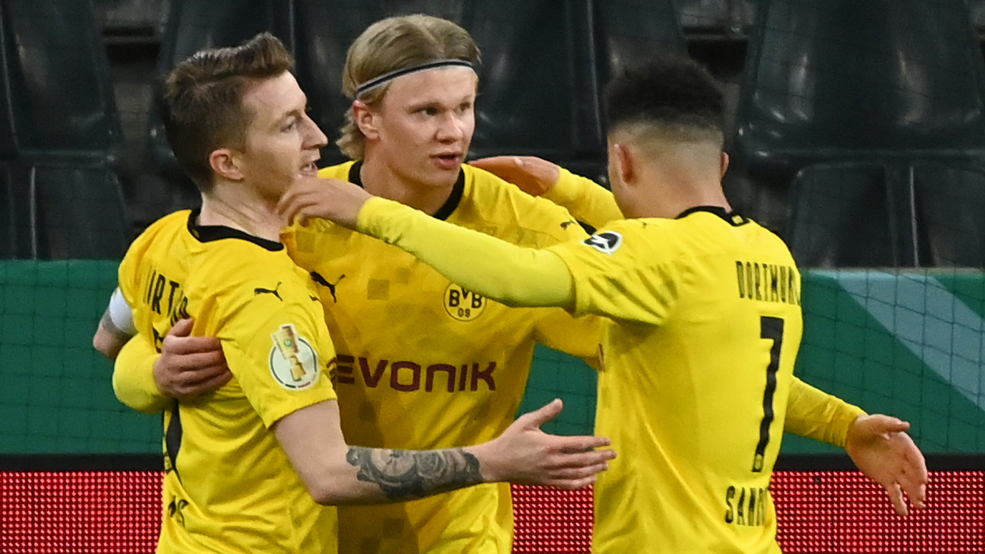 ドルトムントが ボルシアダービー 制しポカールベスト4へ ロングカウンターからサンチョが決勝点 Goal Com