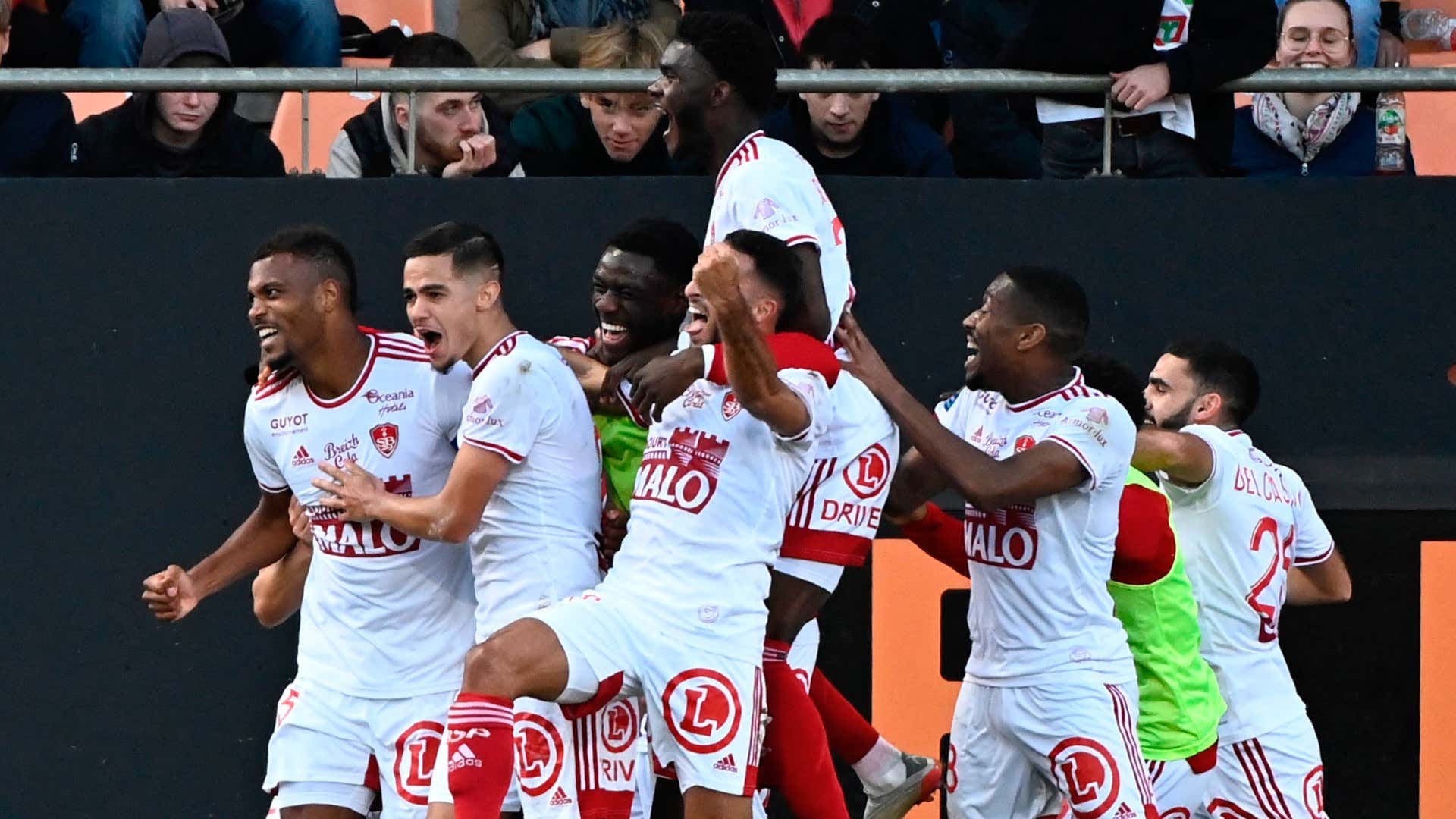 Ligue 1 Wrap: Mounie & Bayo lead African goal scorers, Ajorque sees red