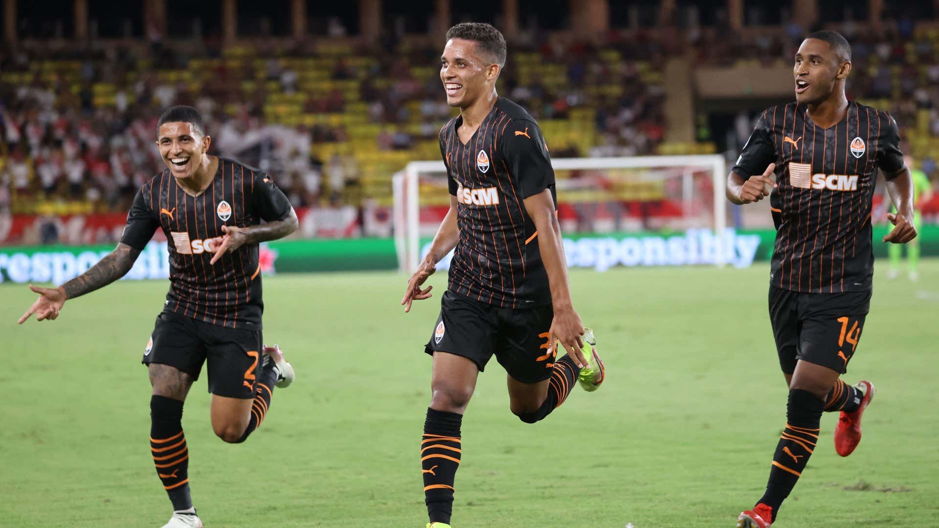 Shakhtar Donetsk celebrate 2021-22