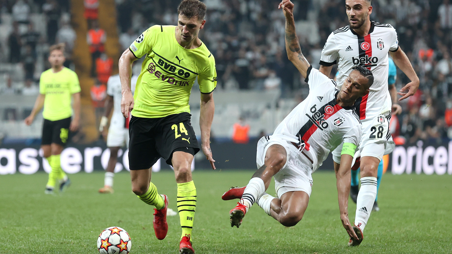 Borussia Dortmund In Der Champions League Bei Besiktas Istanbul Noten Die Bvb Stars In Der Einzelkritik Goal Com