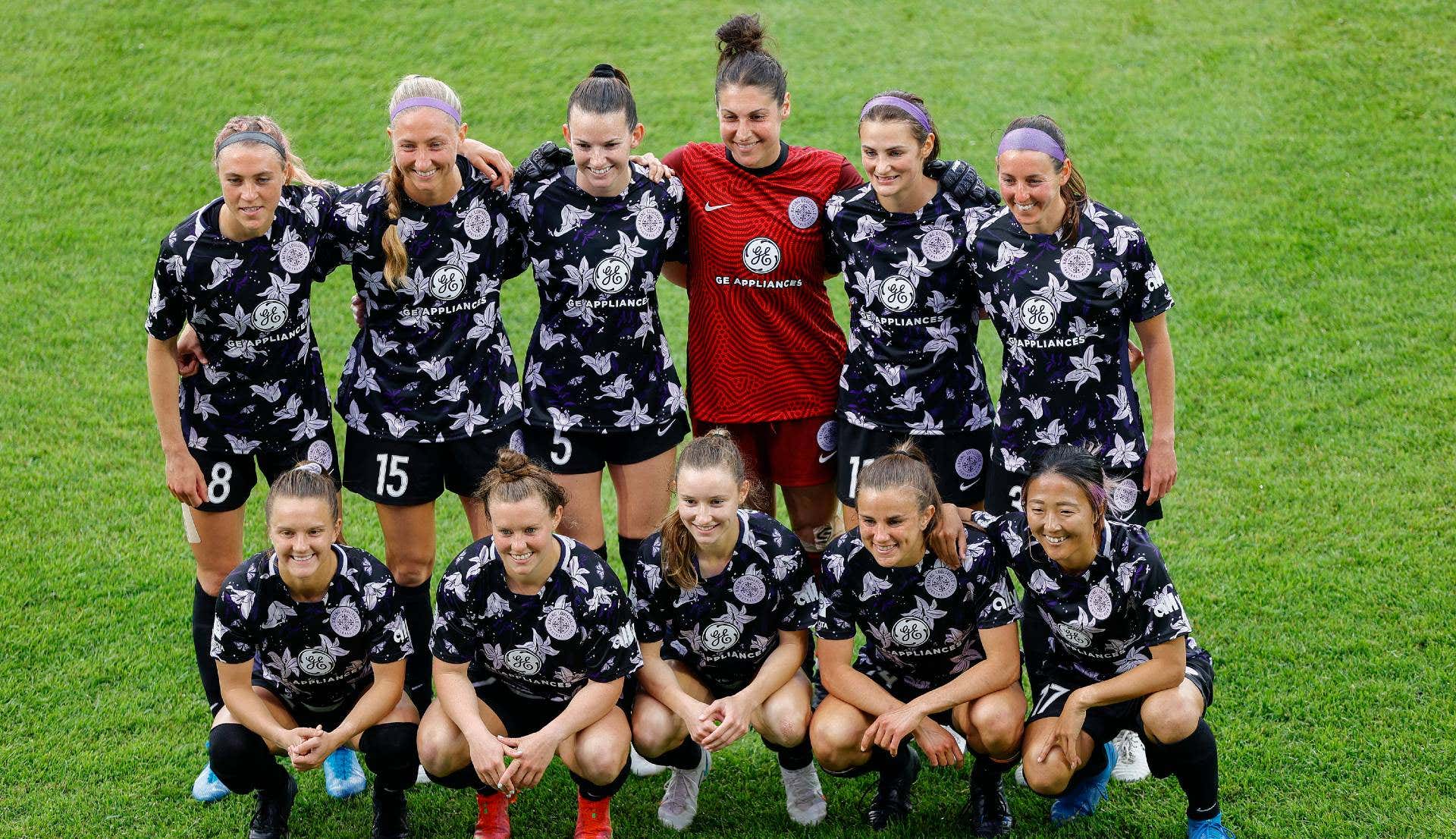 女子サッカー ユニフォーム Weリーグの教科書 女子チームのブランディングをアメリカnswlユニフォームから読み解く Goal Com 女子サッカー ユニフォーム Weリーグの教科書 女子チームのブランディングをアメリカnswlユニフォームから読み解く Goal Com