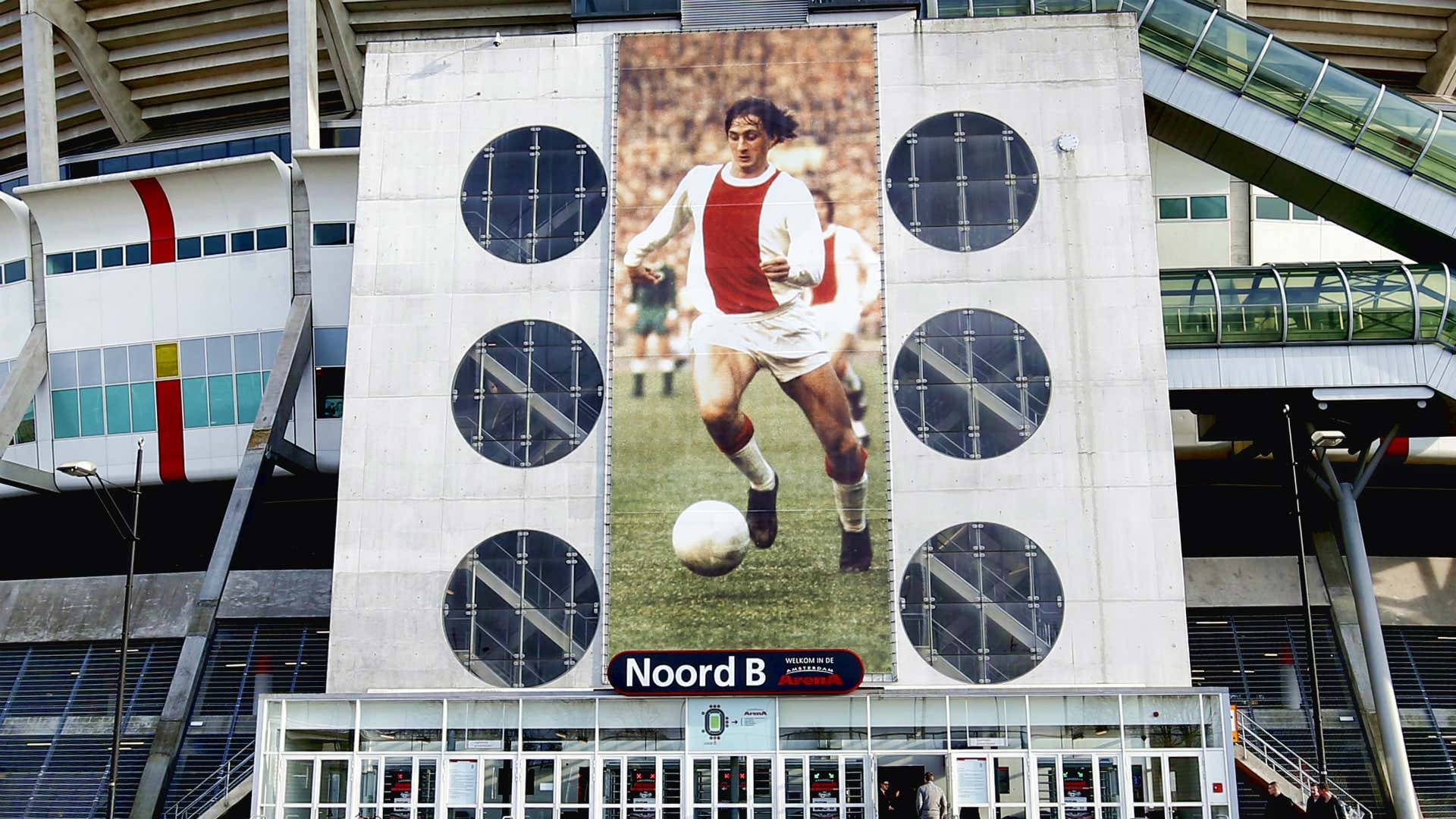 ギャラリー ファンとアムステルダム アレナ クライフと最後のふれあい Goal Com ギャラリー ファンとアムステルダム アレナ クライフと最後のふれあい Goal Com