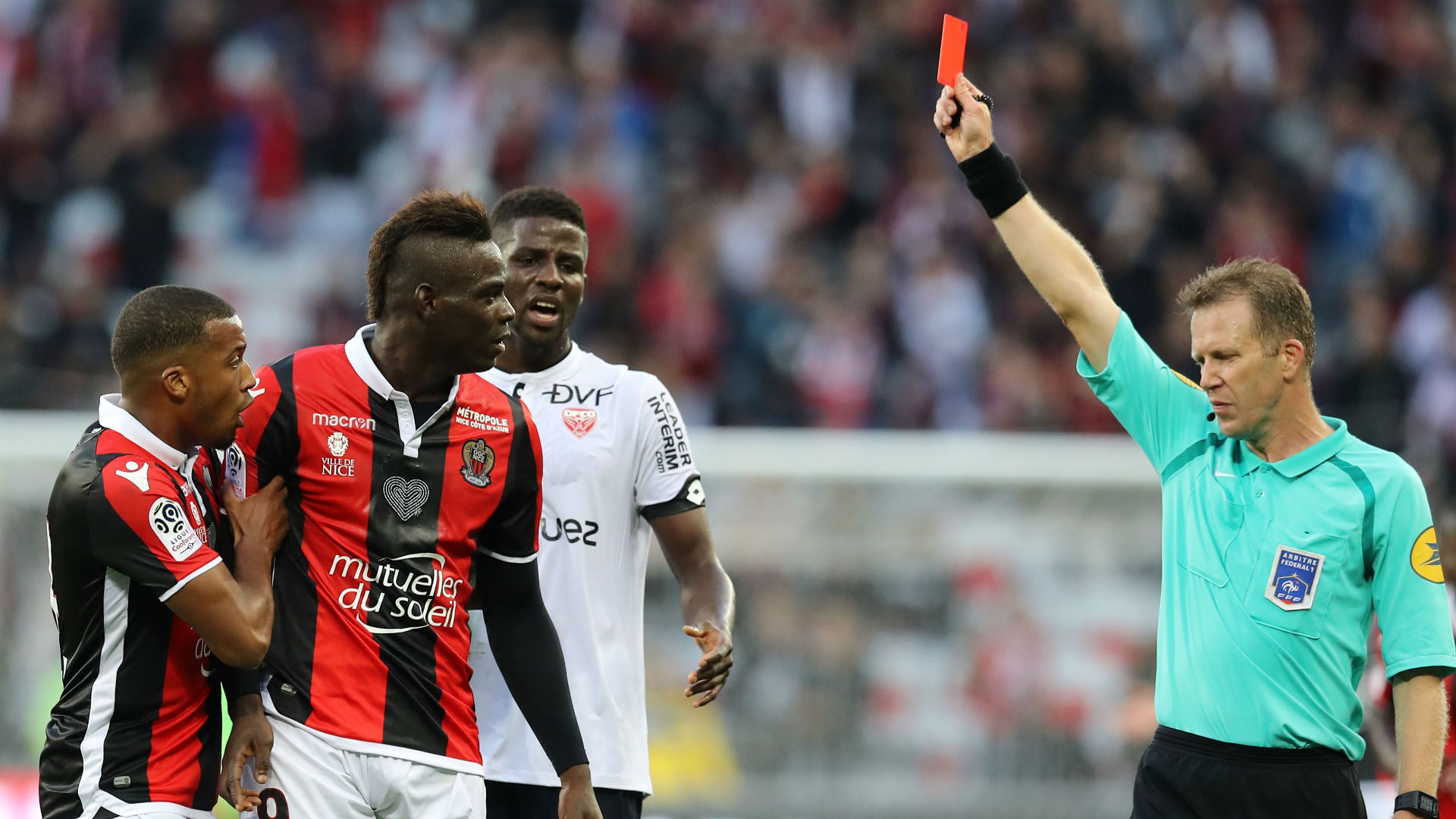 リーグ アン主審は伊人スターに厳し過ぎ と伊紙が主張 バロテッリらの裁定に疑問 Goal Com