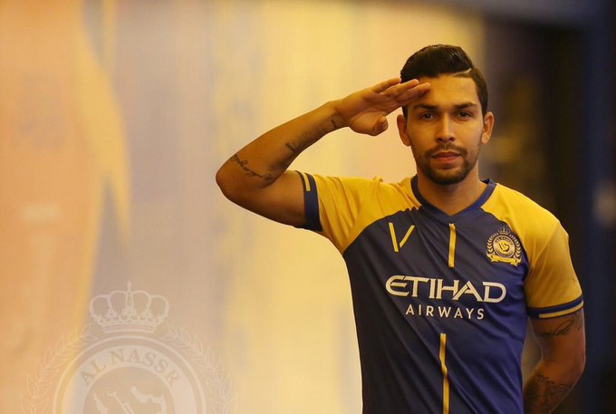 أخبار النصر لاعب الرائد يرتدي قميص العالمي وجونز يتسبب في أزمة Goal Com