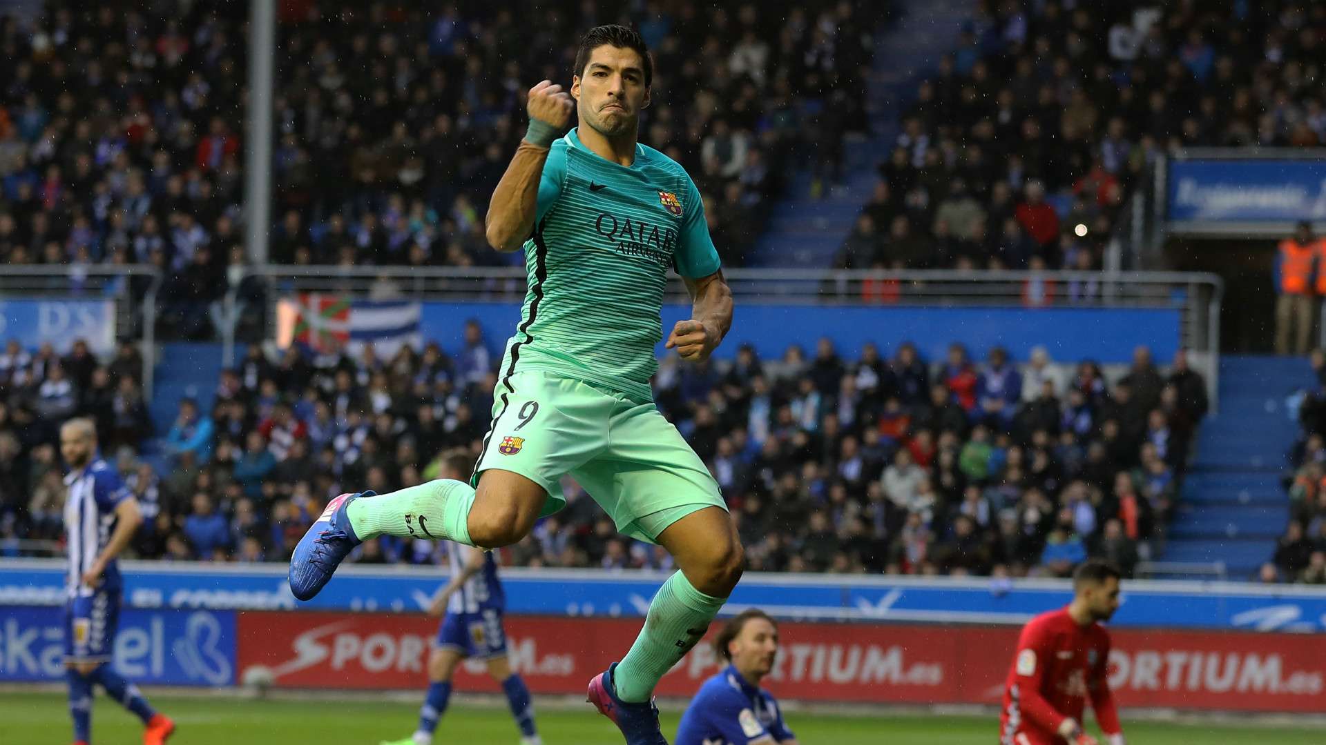 Martial Suarez Higuain The Fifa 17 Ultimate Team Of The Week Goal Com Martial Suarez Higuain The Fifa 17 Ultimate Team Of The Week Goal Com