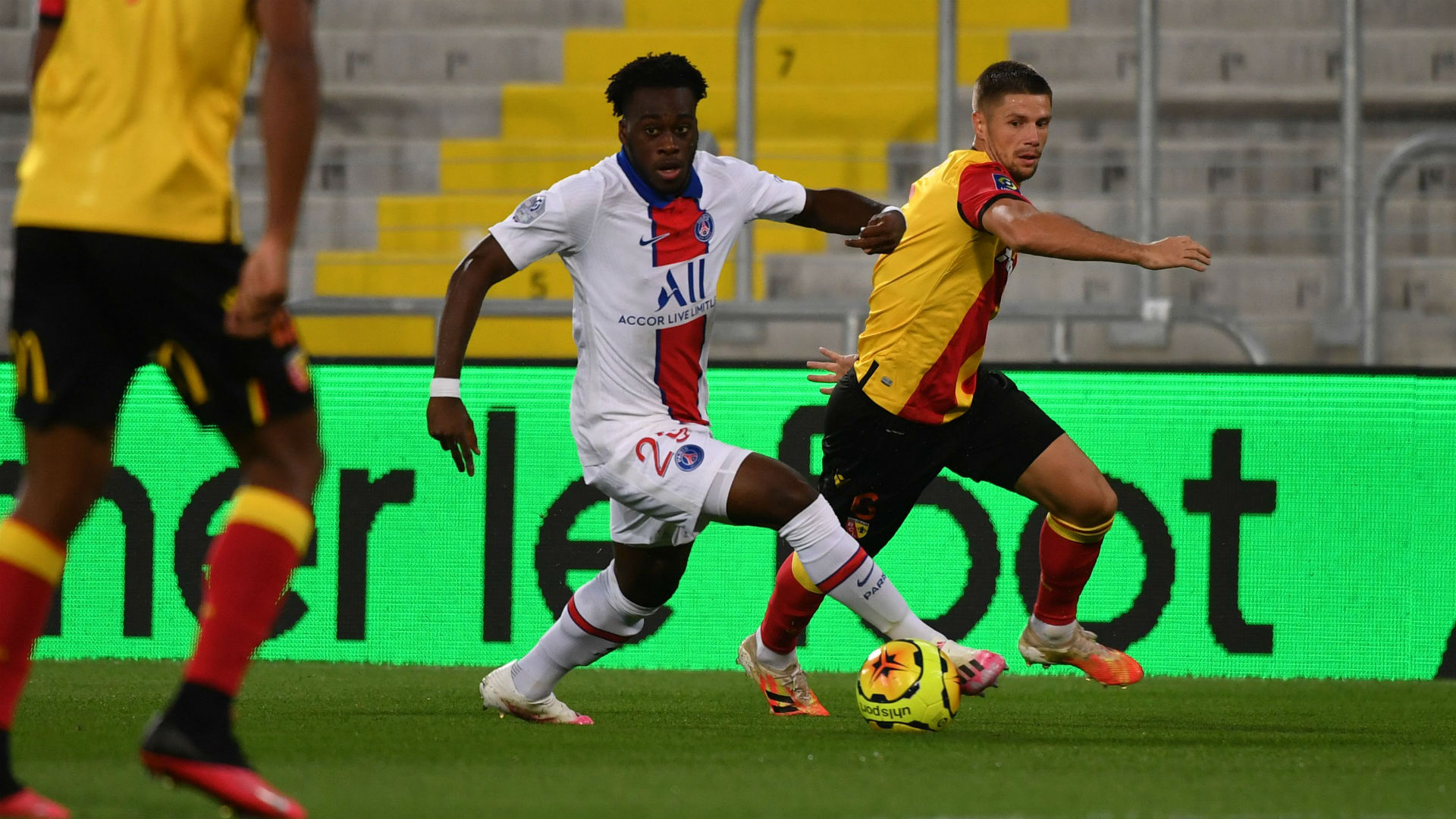 Lens - PSG (1-0) - Plombé par Bulka, Paris chute d'entrée contre Lens | Goal.com