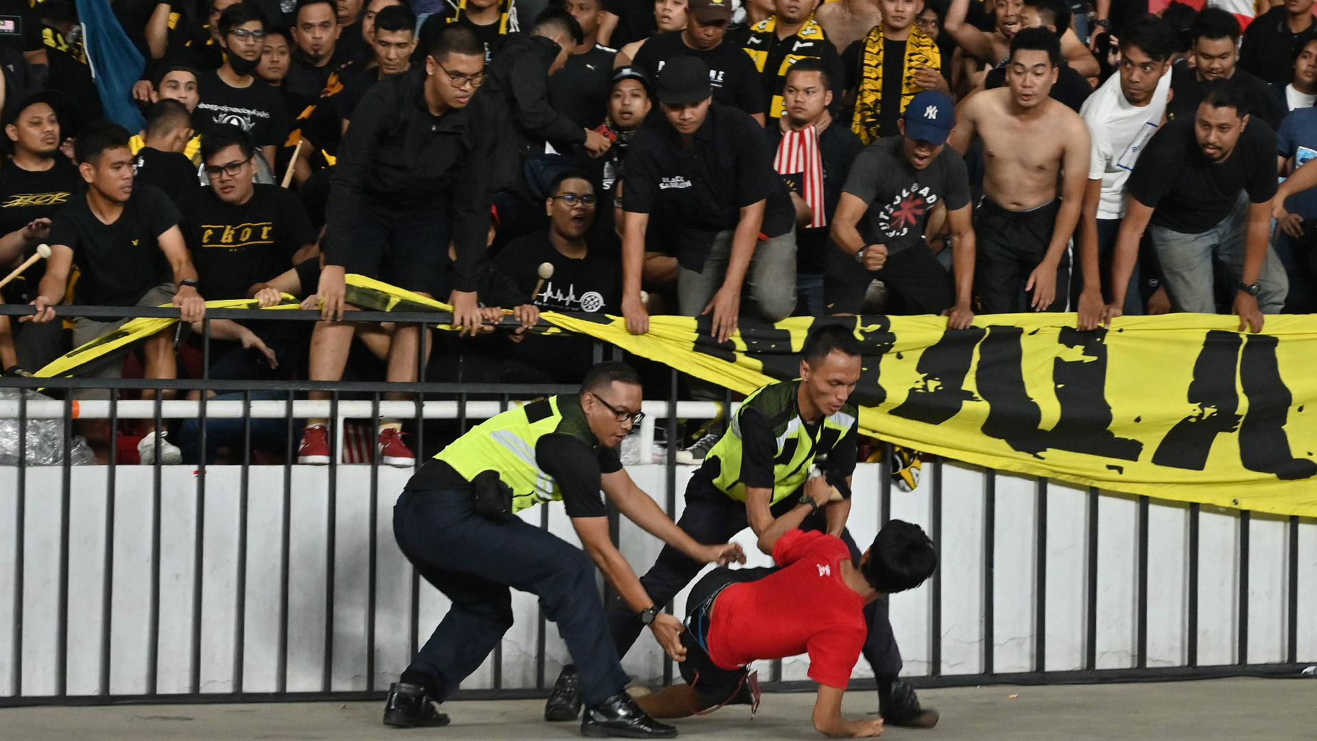 Indonesian Fans Among The Most Passionate In Asia But It S Time They Learn From Their Malaysian Arch Rivals Goal Com