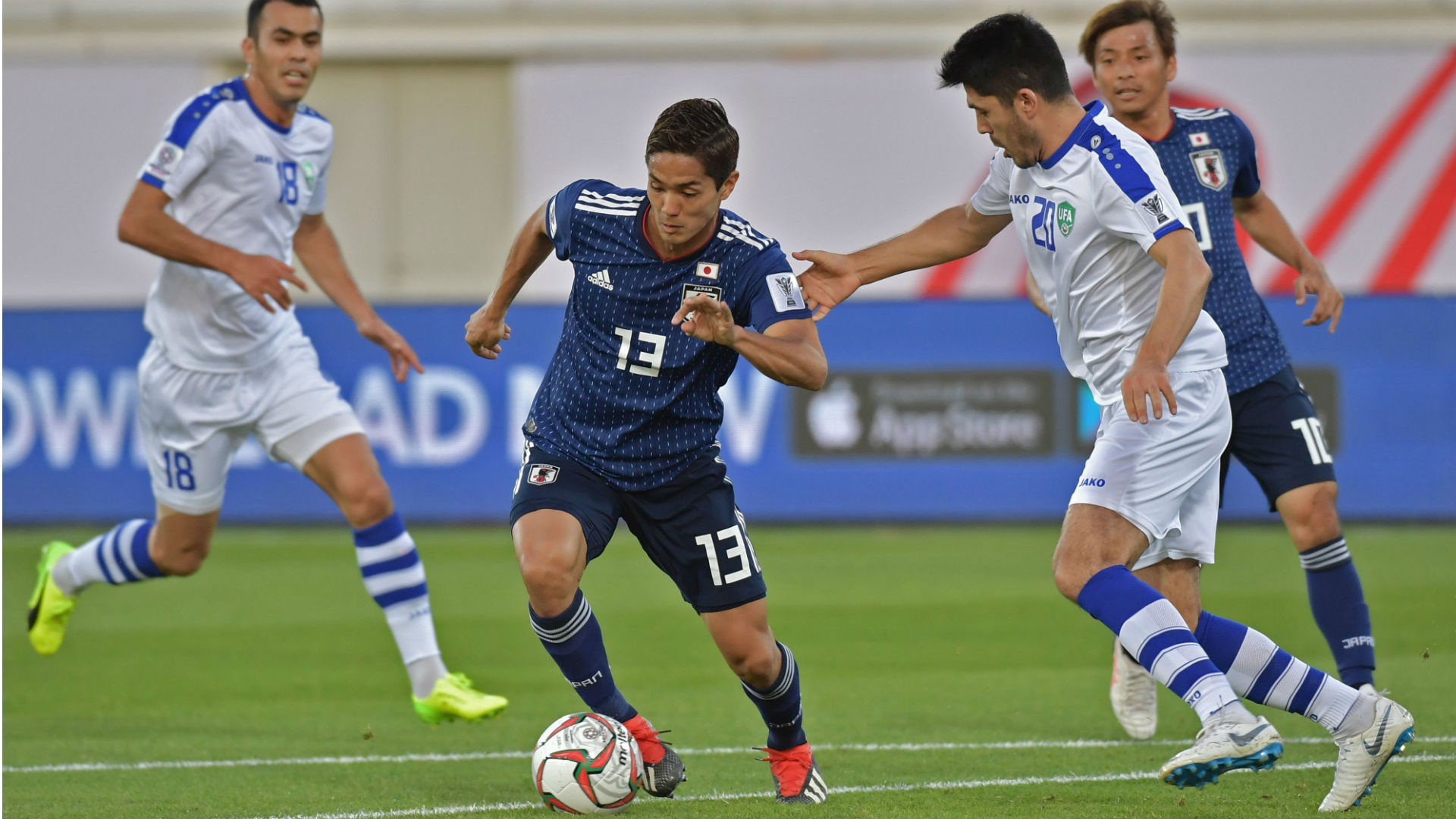 大幅メンバー変更の日本代表 ウズベクに先制許すも武藤の豪快ヘッドで追いついて後半へ Goal Com 大幅メンバー変更の日本代表 ウズベクに先制許すも武藤の豪快ヘッドで追いついて後半へ Goal Com