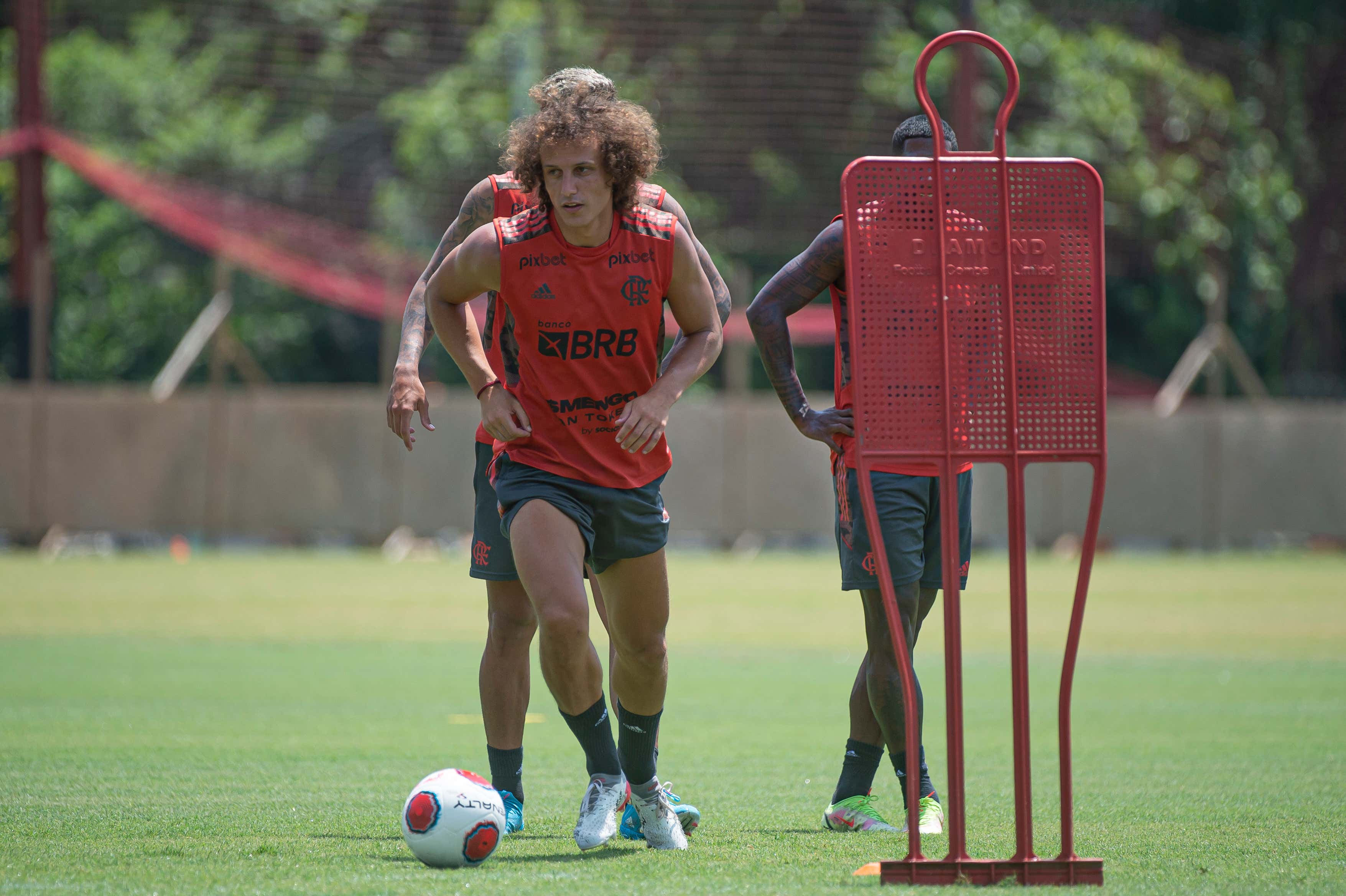 « Fermé » avec les plus jeunes, David Luiz exerce déjà un leadership important à Flamengo