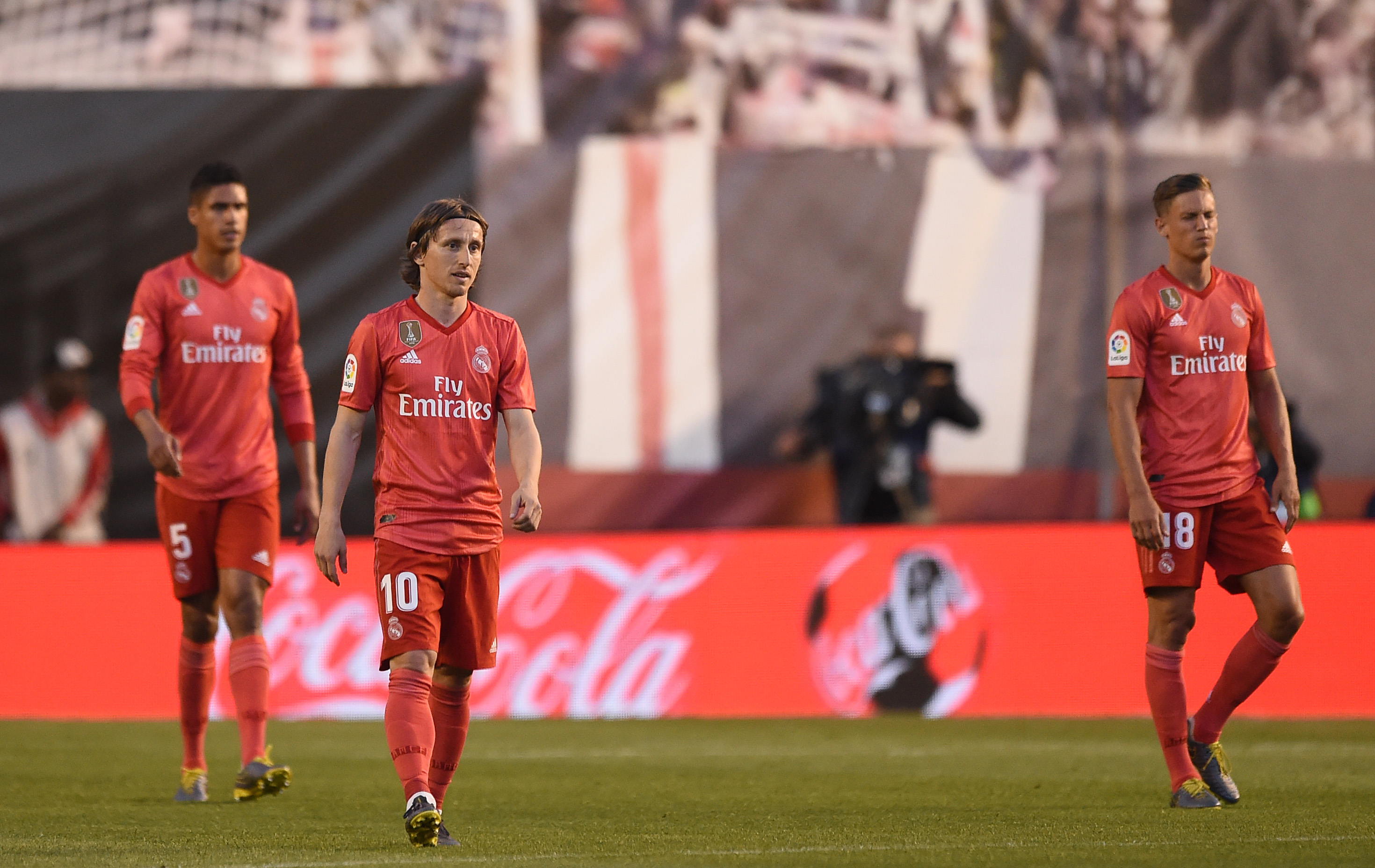 今季の絶対的エース ベンゼマ欠くレアル マドリー 残留争うラージョに無得点で敗戦 2位アトレティコにも離される Goal Com 今季の絶対的エース ベンゼマ欠くレアル マドリー 残留争うラージョに無得点で敗戦 2位アトレティコにも離される Goal Com