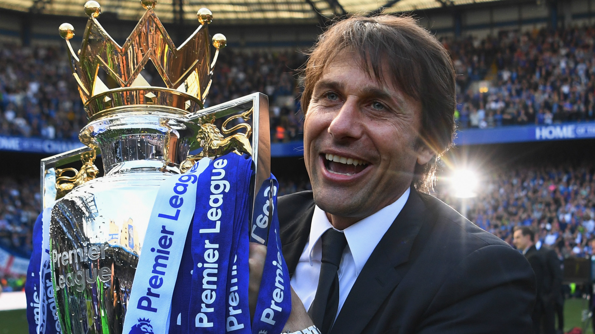 Antonio Conte won the Premier League with Chelsea