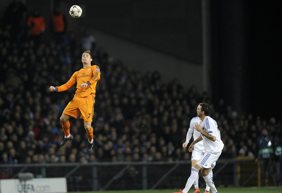 wtf gagner une fortune en sautant aussi haut que cristiano ronaldo c est possible goal com