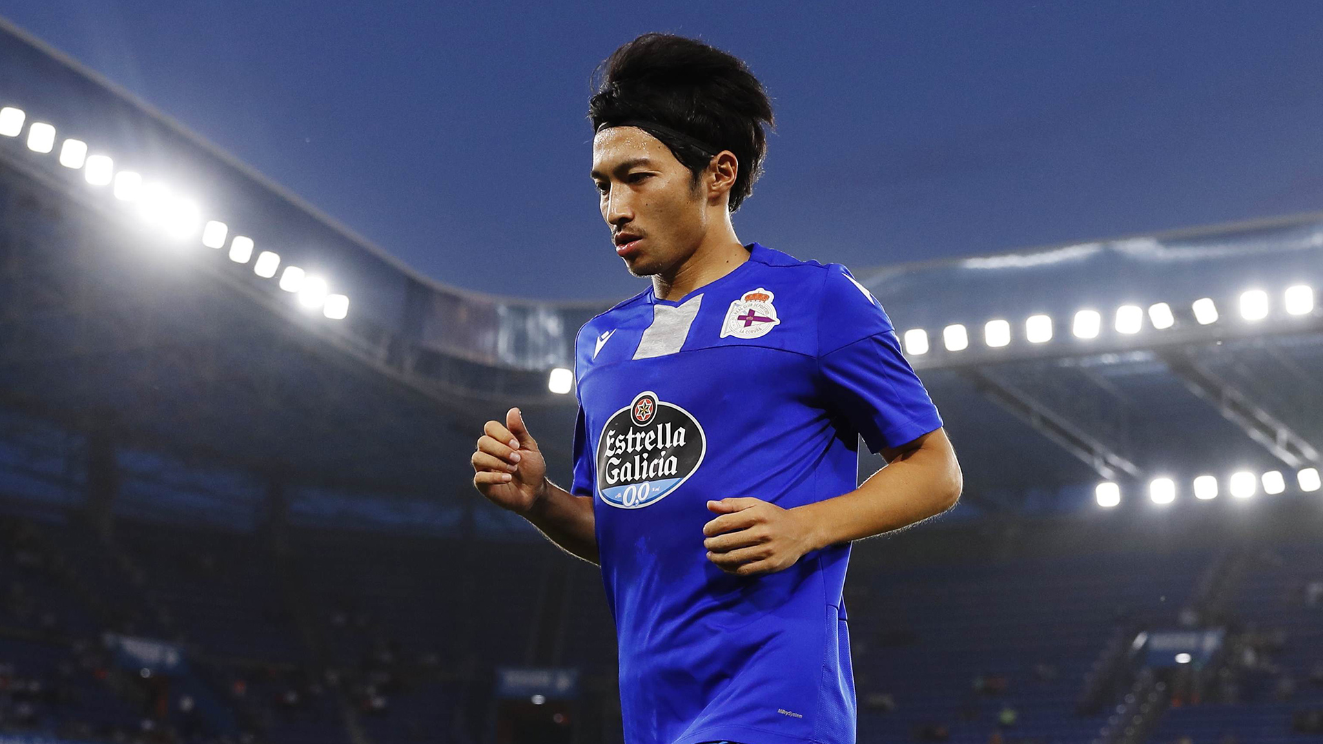 柴崎岳 簡単ではないリーガ2部デポルティボでの現状 日本代表では 不動の男 が迎える勝負の月 Goal Com 柴崎岳 簡単ではないリーガ2部デポルティボでの現状 日本代表では 不動の男 が迎える勝負の月 Goal Com