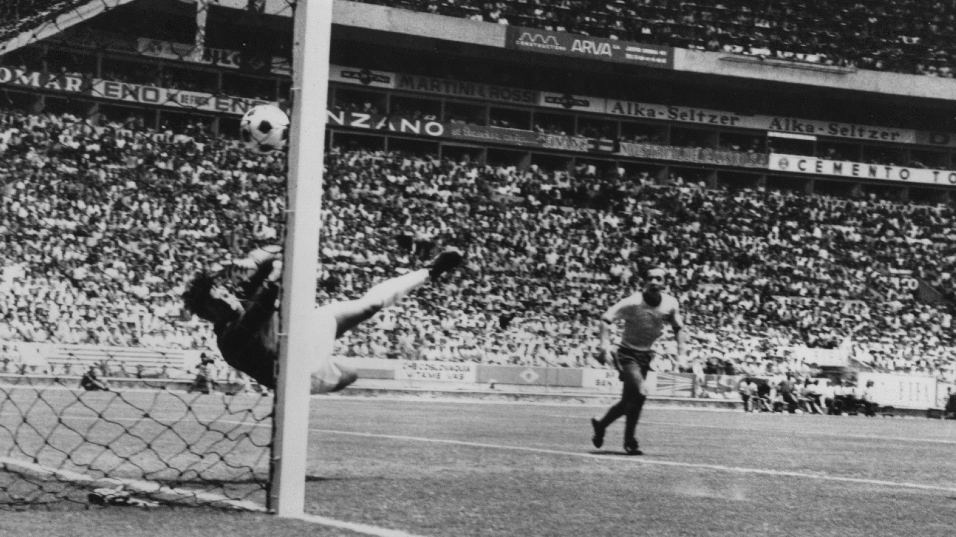 王様ペレ 1970年のセーブは最高のもの 他界したバンクス氏との友情を明かす Goal Com 王様ペレ 1970年のセーブは最高のもの 他界したバンクス氏との友情を明かす Goal Com