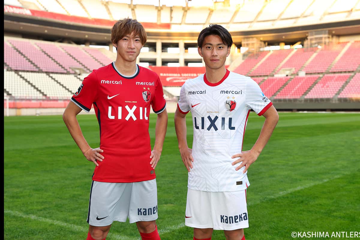鹿島アントラーズが22年新ユニフォームを発表 Jリーグ Goal Com 鹿島アントラーズが22年新ユニフォームを発表 Jリーグ Goal Com