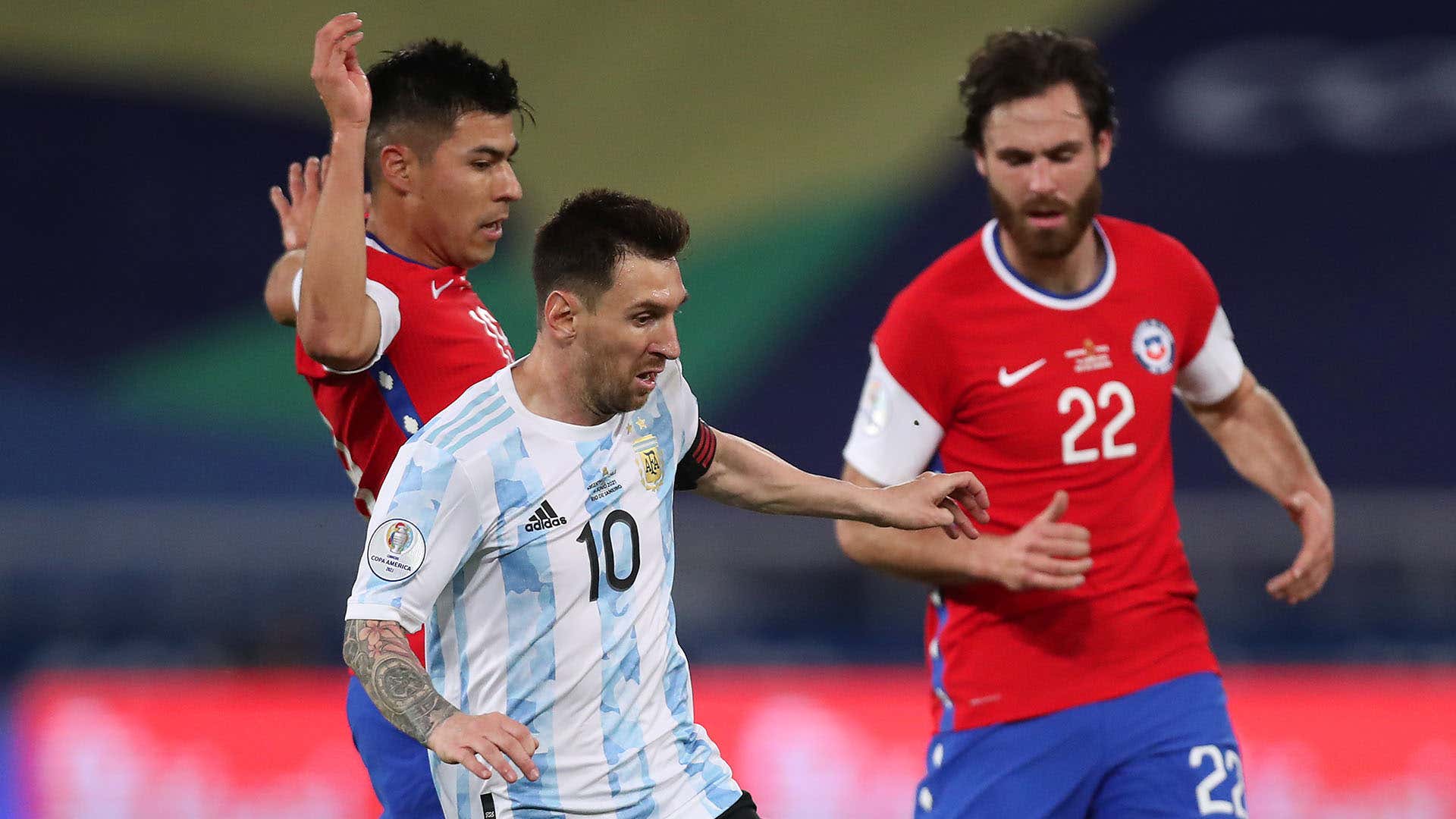 Ben Breton Lionel Messi Chile Argentina Copa América 2021