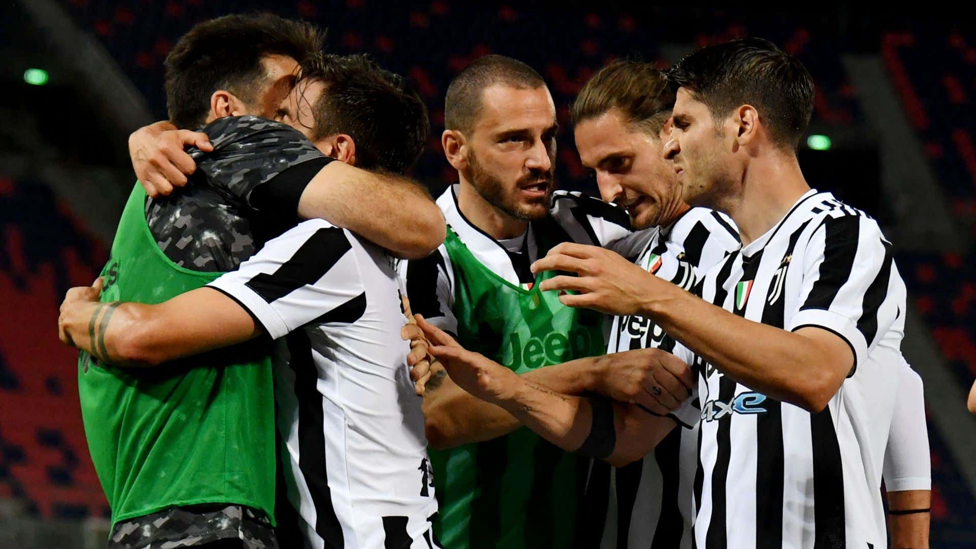 Juventus players celebrating Bologna Juventus Serie A