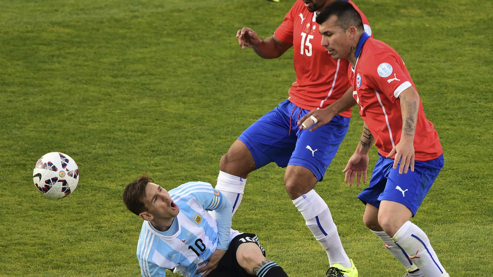 Lionel Messi - Gary Medel - Chile vs. Argentina - Copa América