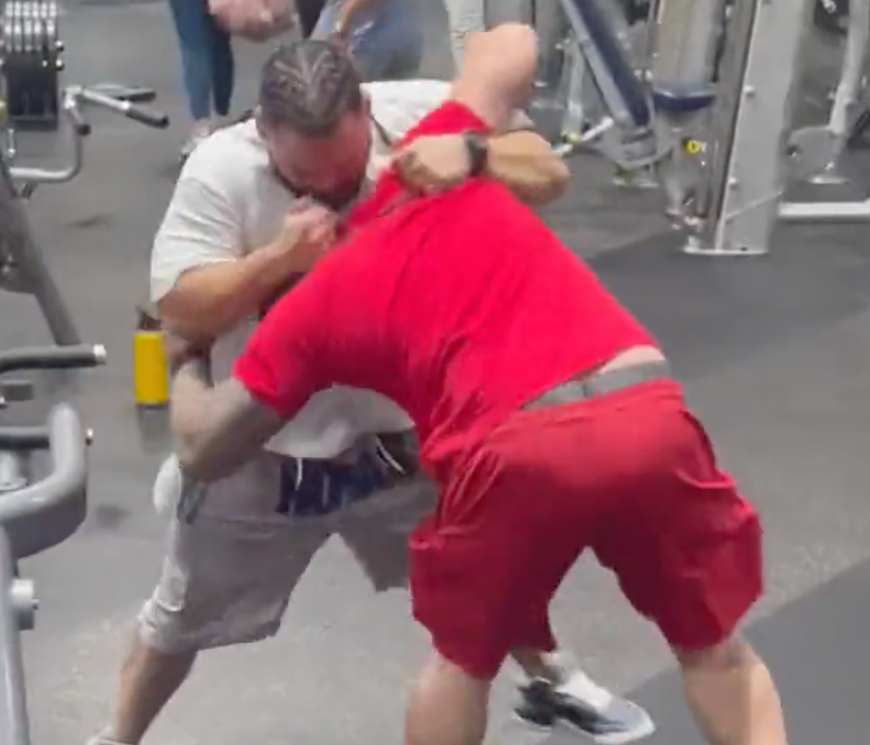 Massive brawl breaks out in gym during peak hours as people stop and watch