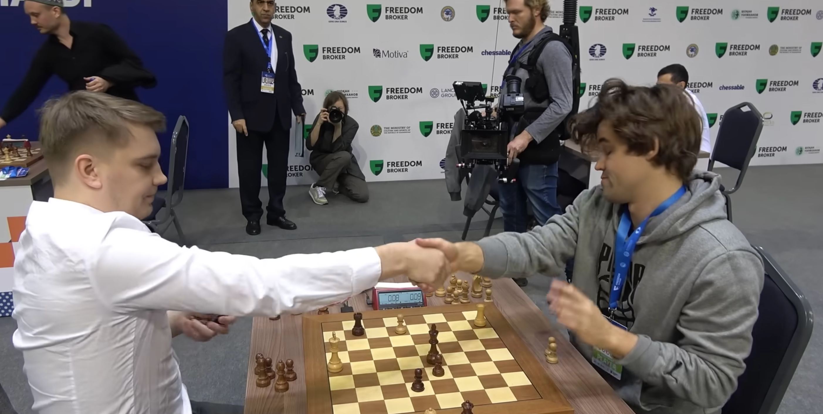 Magnus Carlsen publishes 1st free video course on Chessable