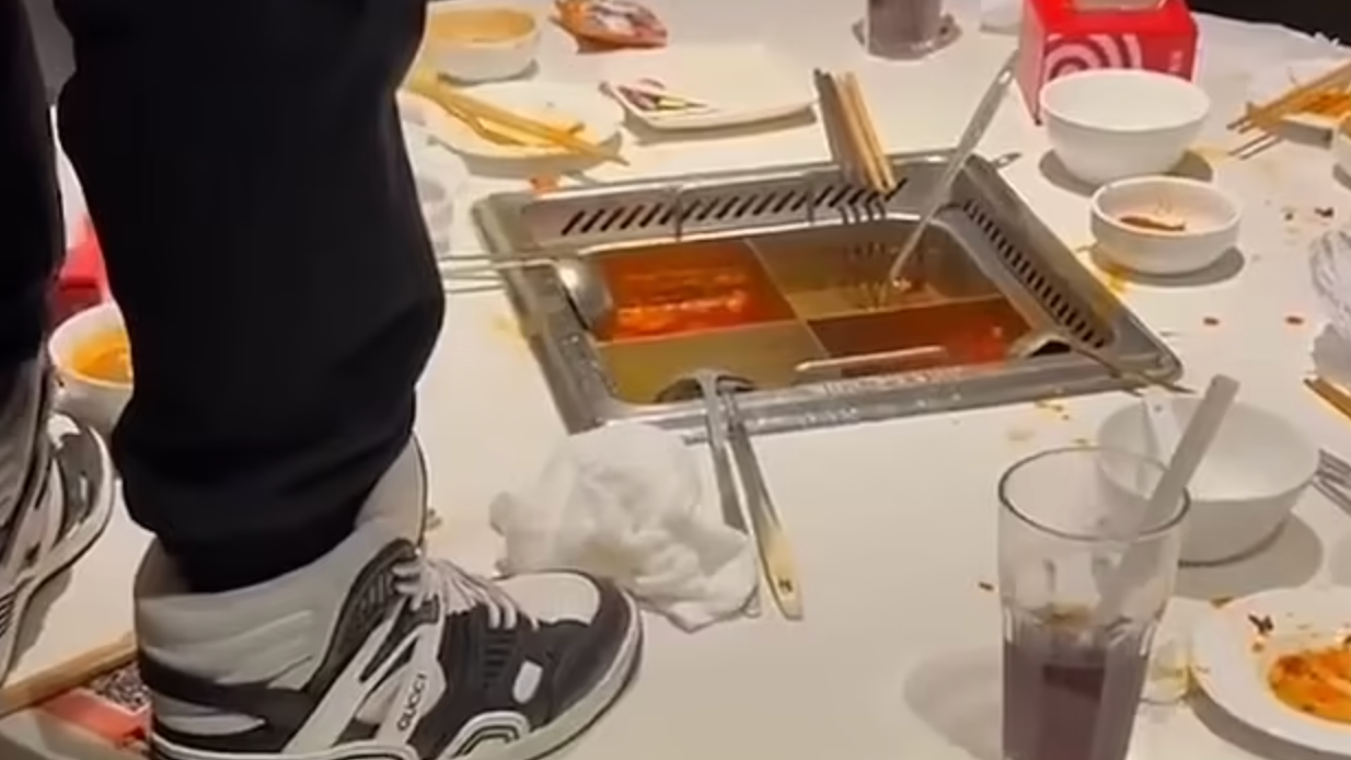 Down the Toilet: Shanghai Bids Farewell to Chamber Pots, image size:1234x694