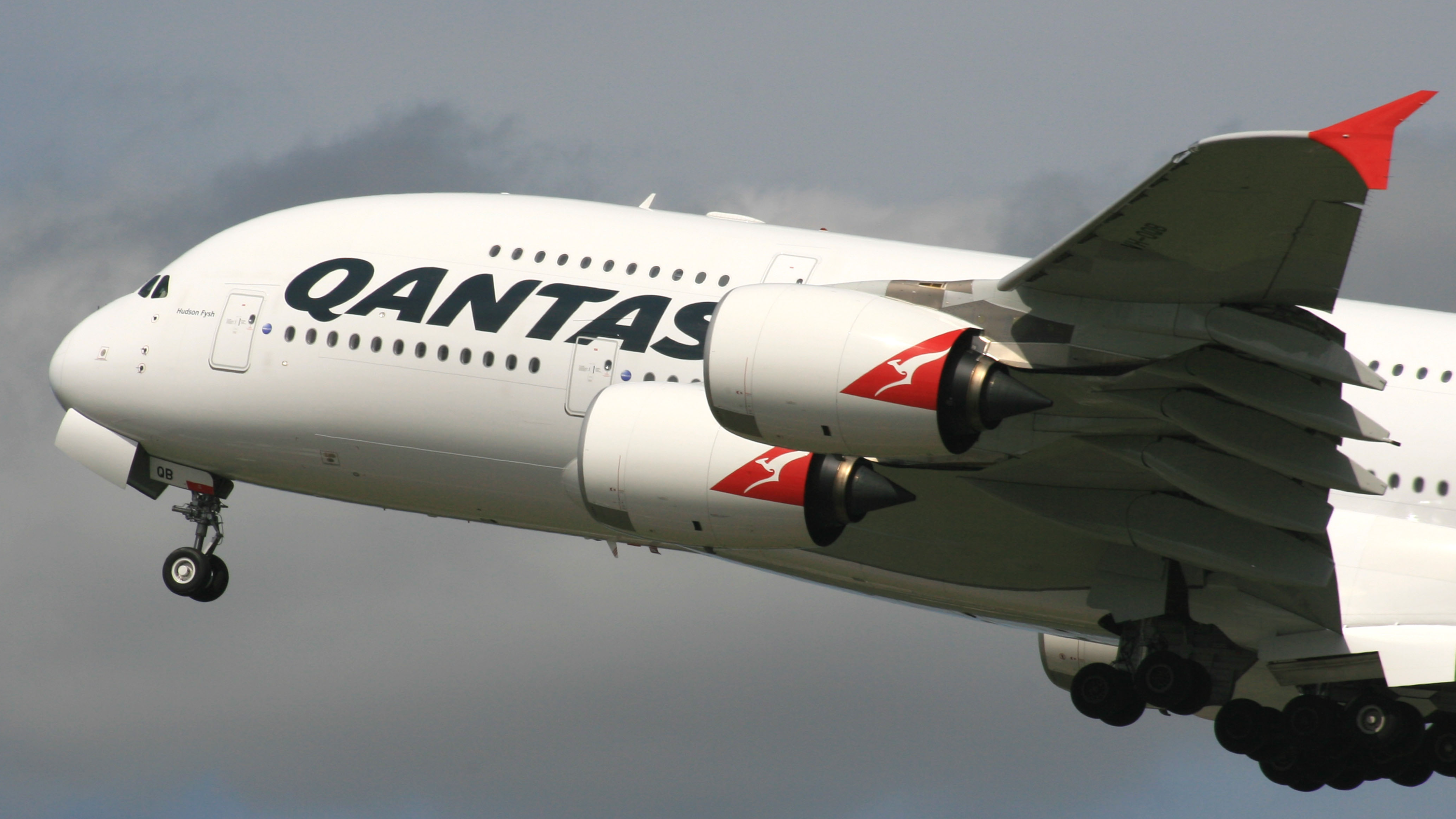 What Are Qantas' Rules For Mask-Wearing During A Flight? - Vimarsana News
