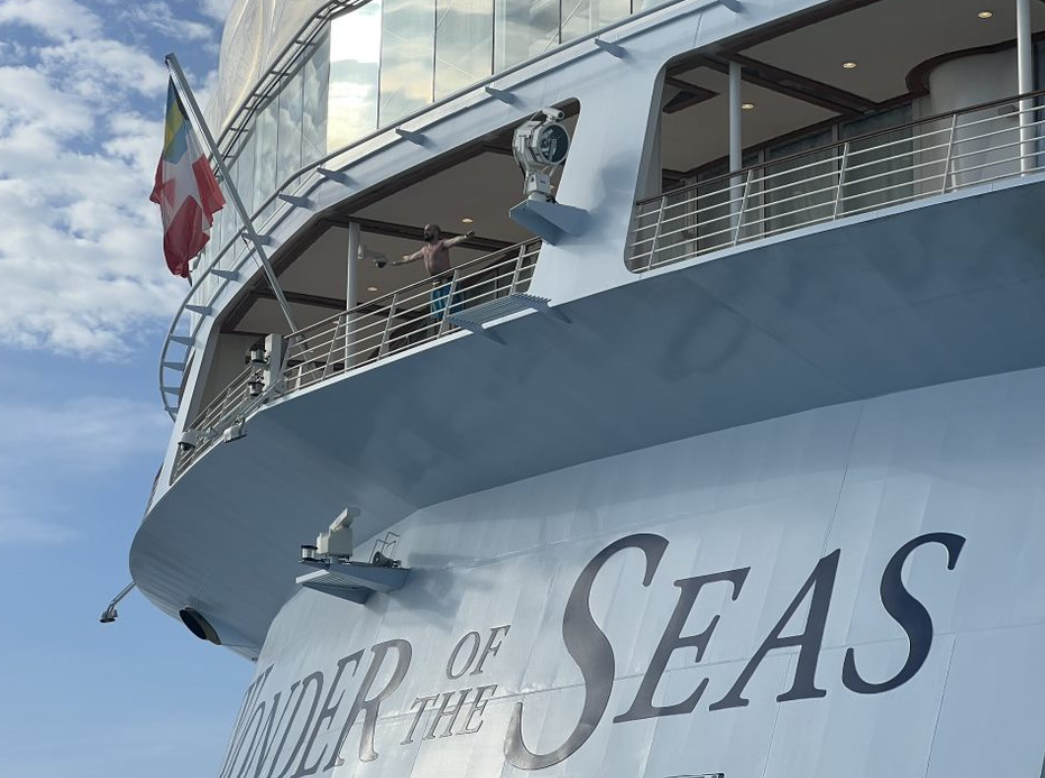 Sailing Of Worlds Biggest Cruise Ship