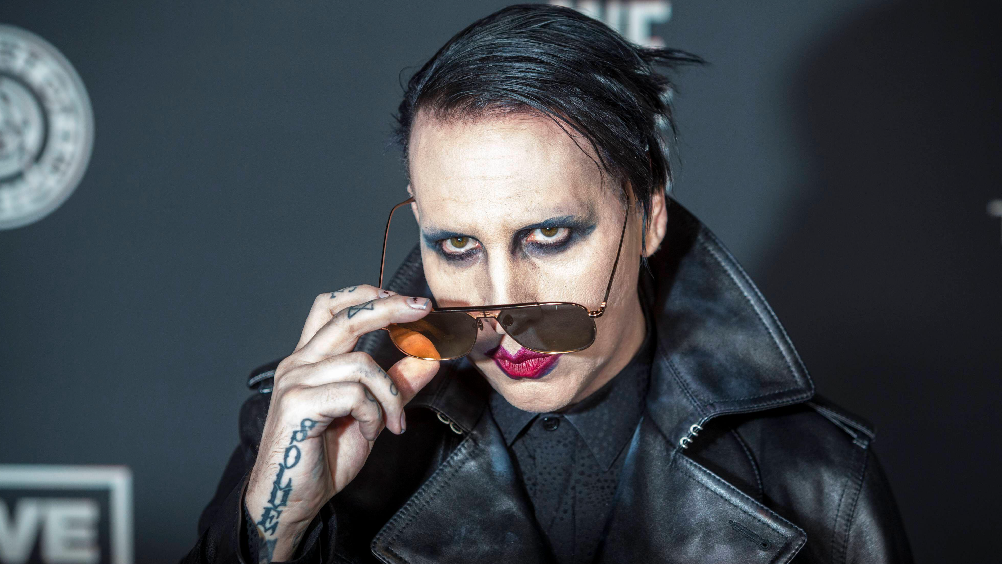 Marilyn Manson Addresses Rumour That He Had A Rib Removed For.. photo
