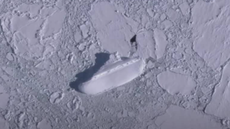 Google Earth用户在南极洲发现了400英尺的“冰船”“loading=