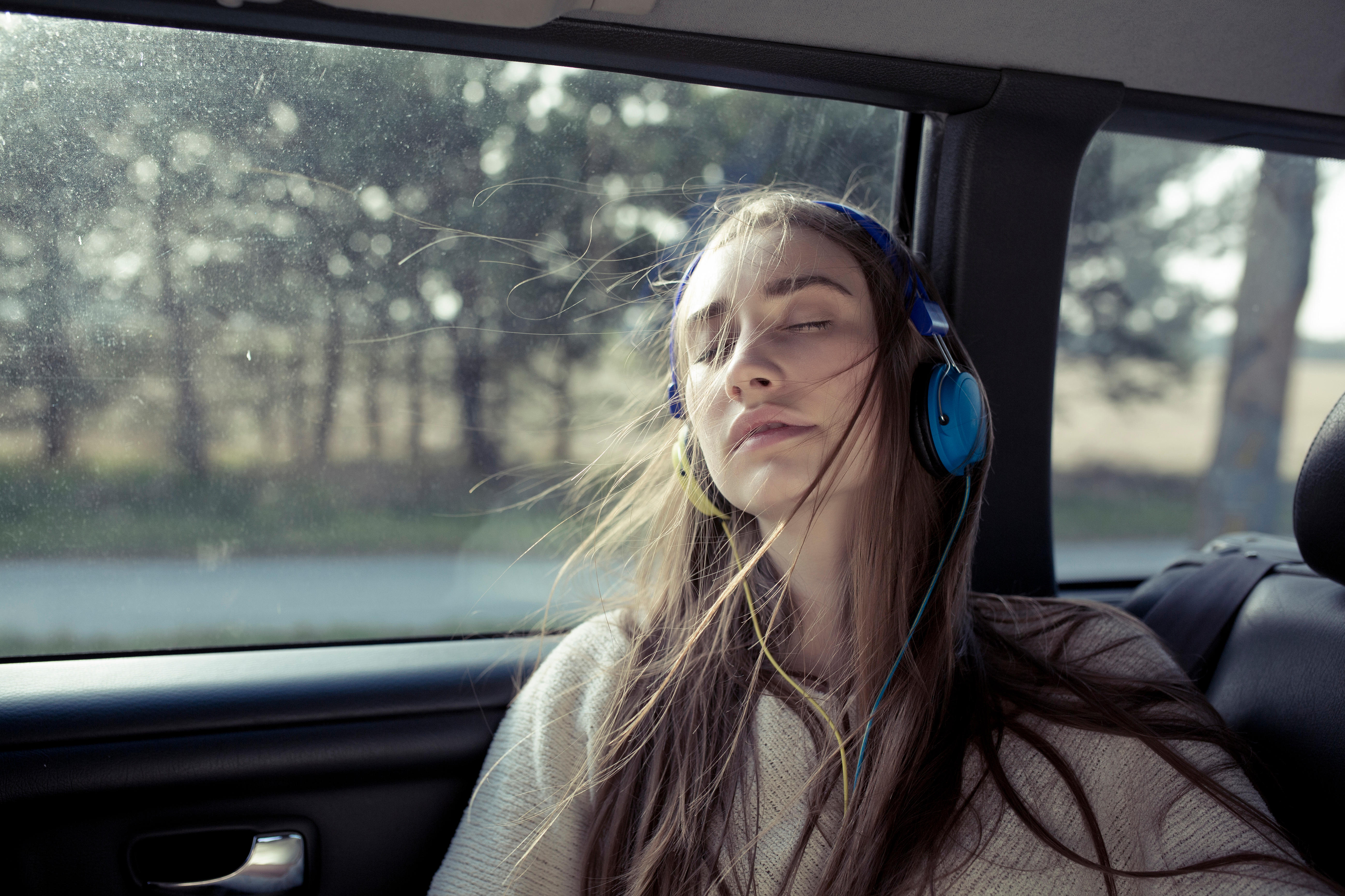 Listening to music while driving may help calm the heart