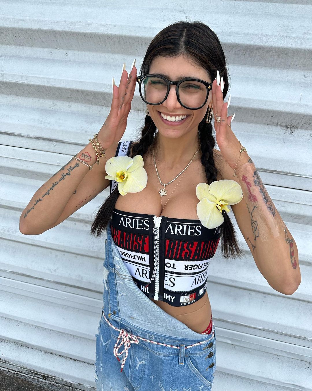 Mia Khalifa was left in tears after fans girlfriend insulted her in cafe