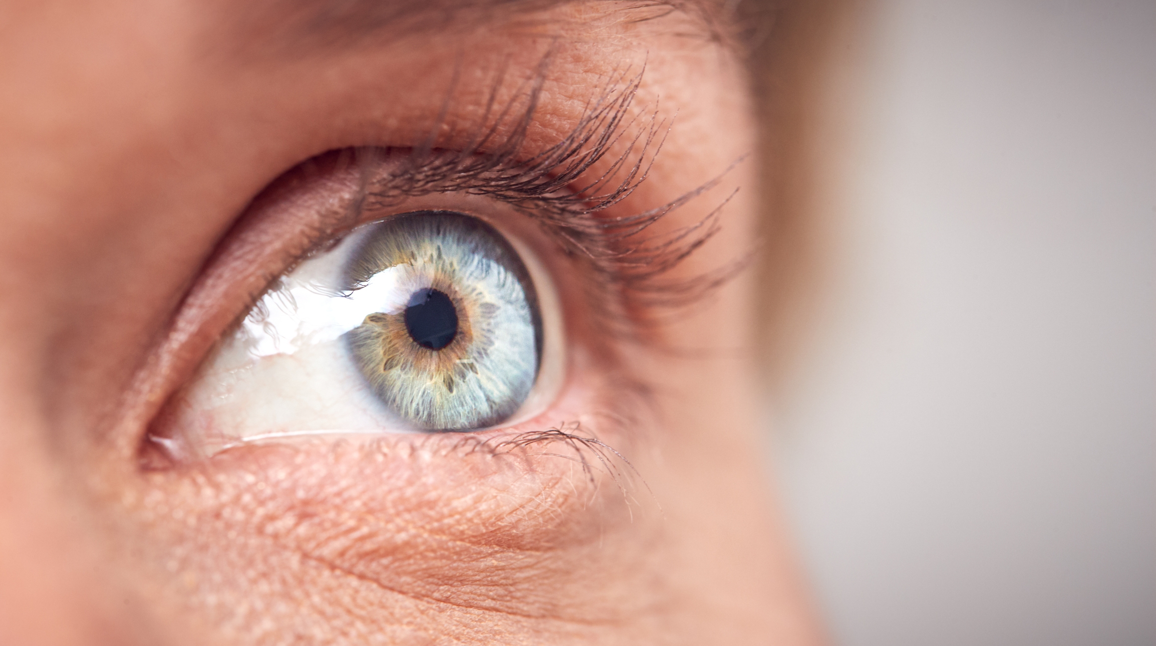 Doctor weighs in on mind-blowing theory that every blue-eyed