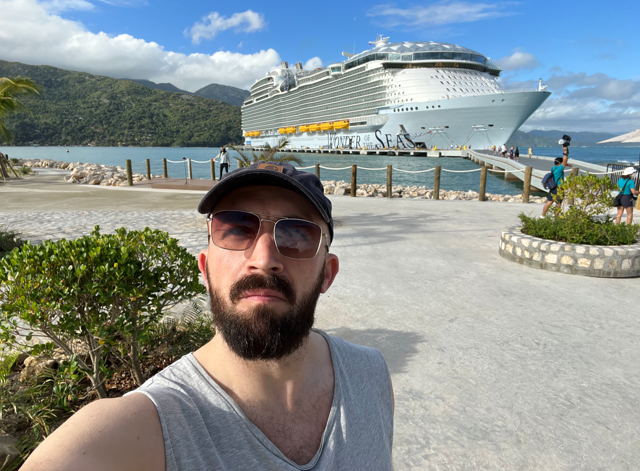 Sailing Of Worlds Biggest Cruise Ship