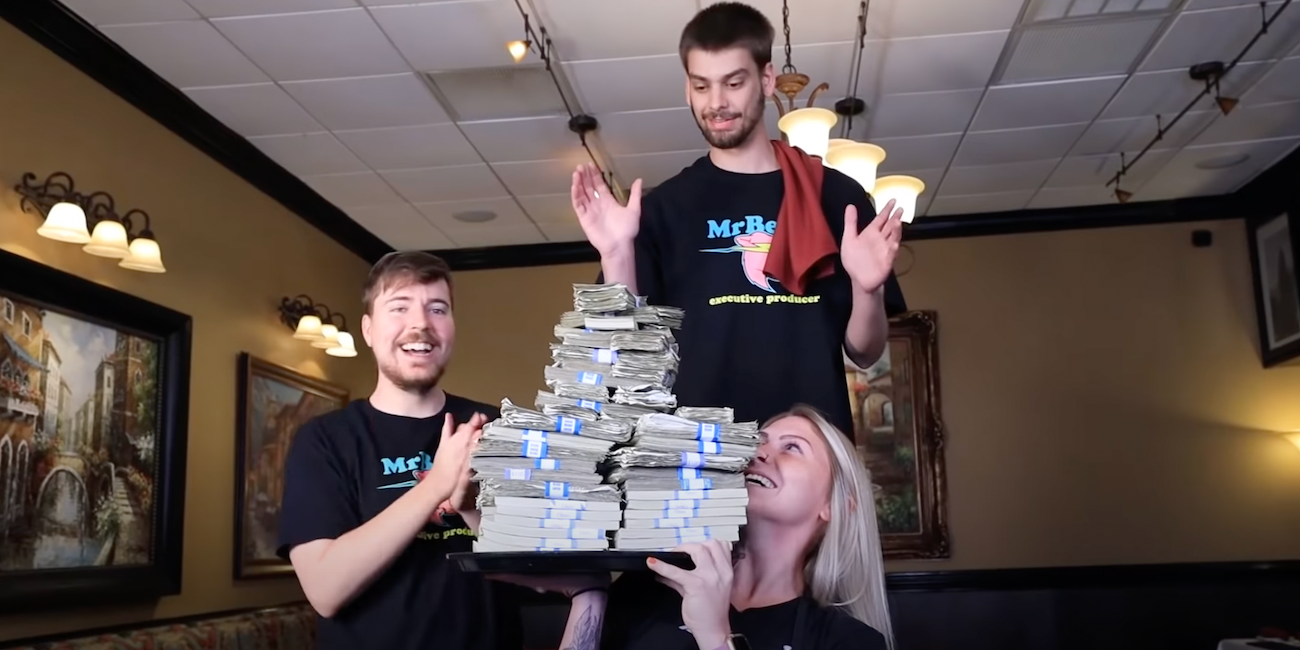 What happened to MrBeast money giveaway photo? r gives