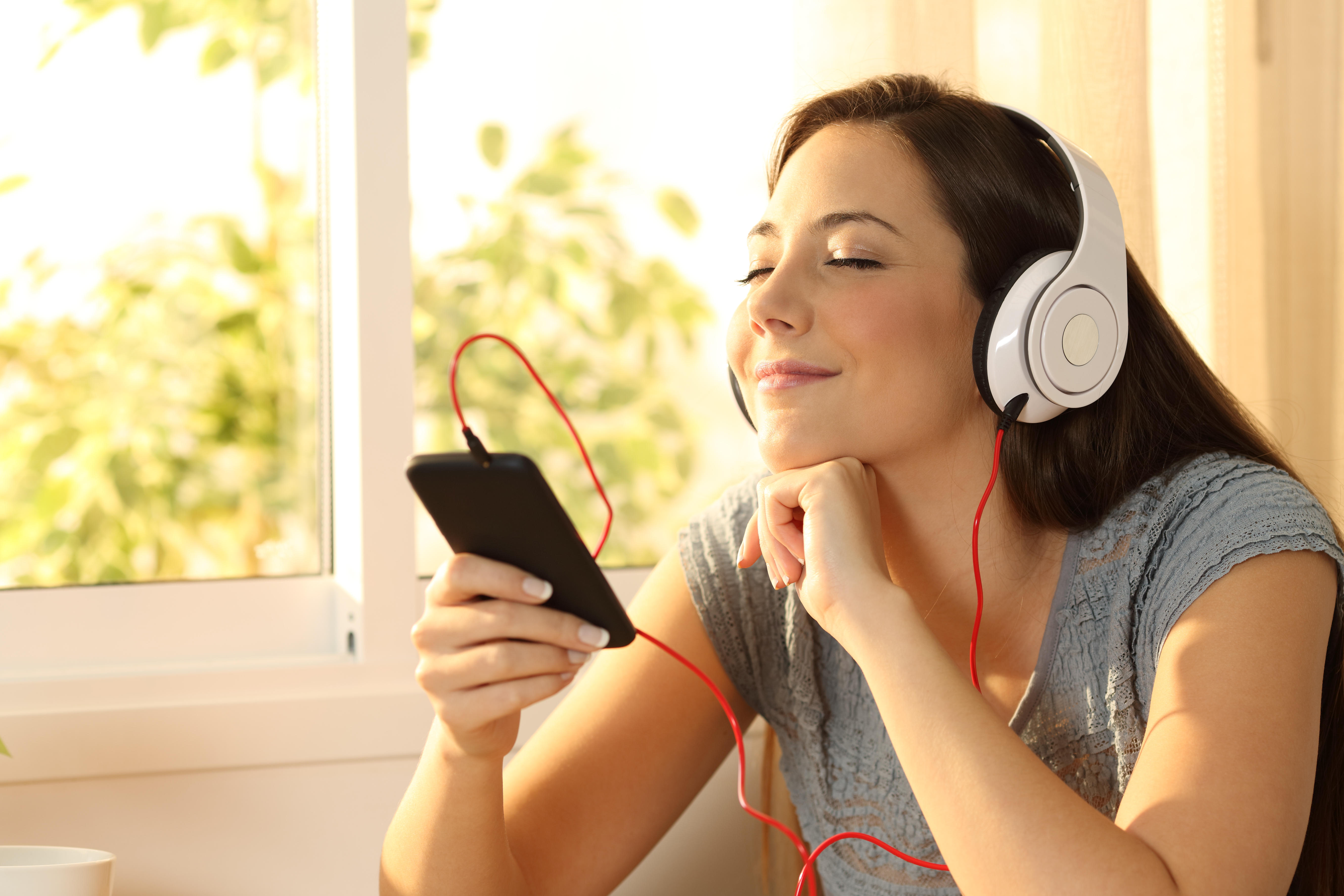 Listening to music while driving may help calm the heart