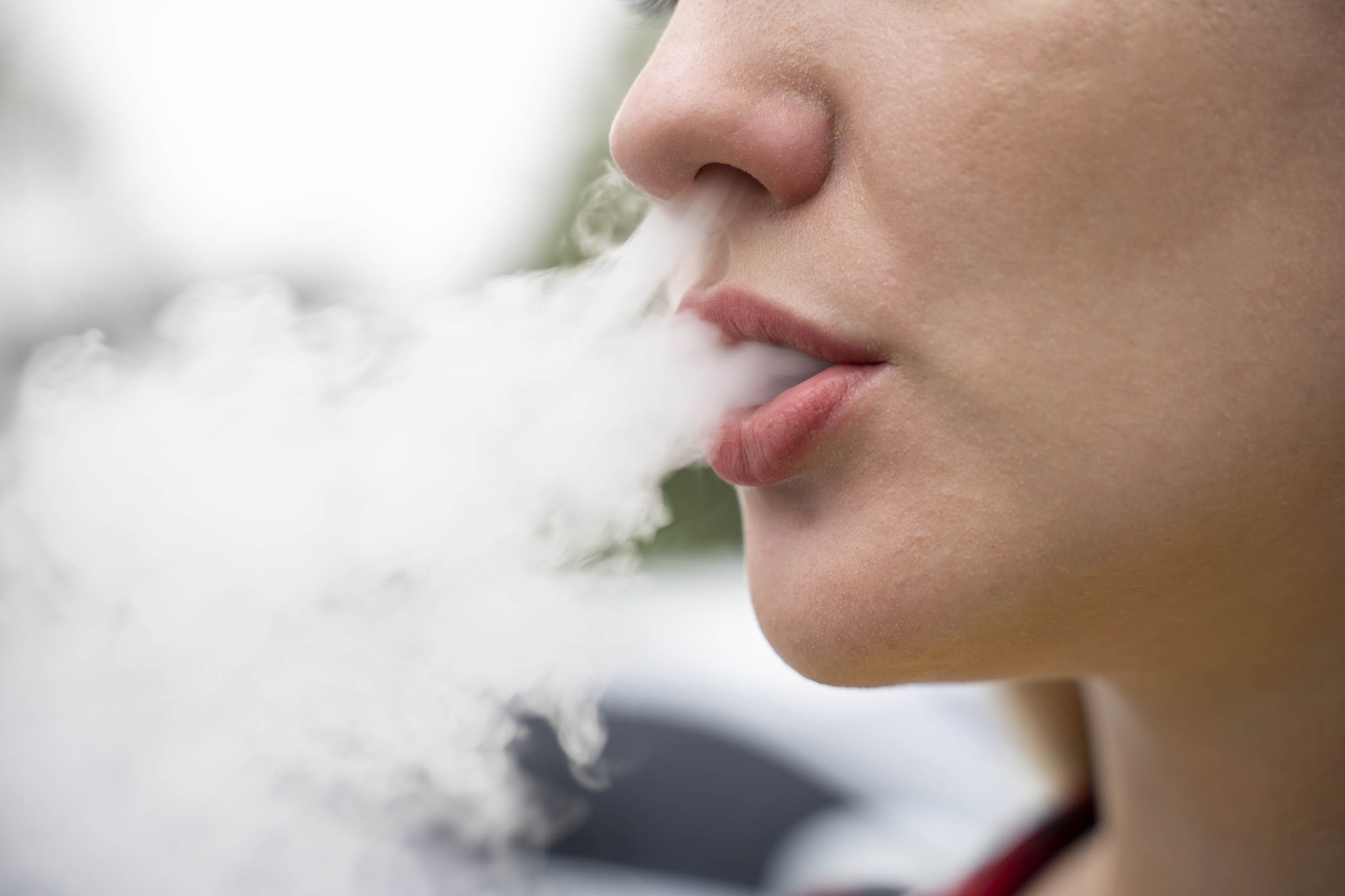 Skin doctor shares signs on your face that immediately show if you drink,  smoke or vape
