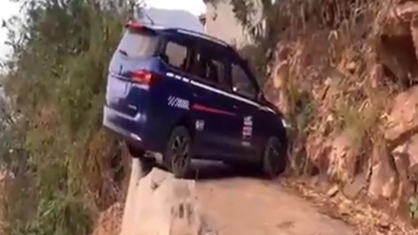 Social Media Users Horrified After Watching Car Make 'Anxiety Inducing' Turn - Vimarsana News