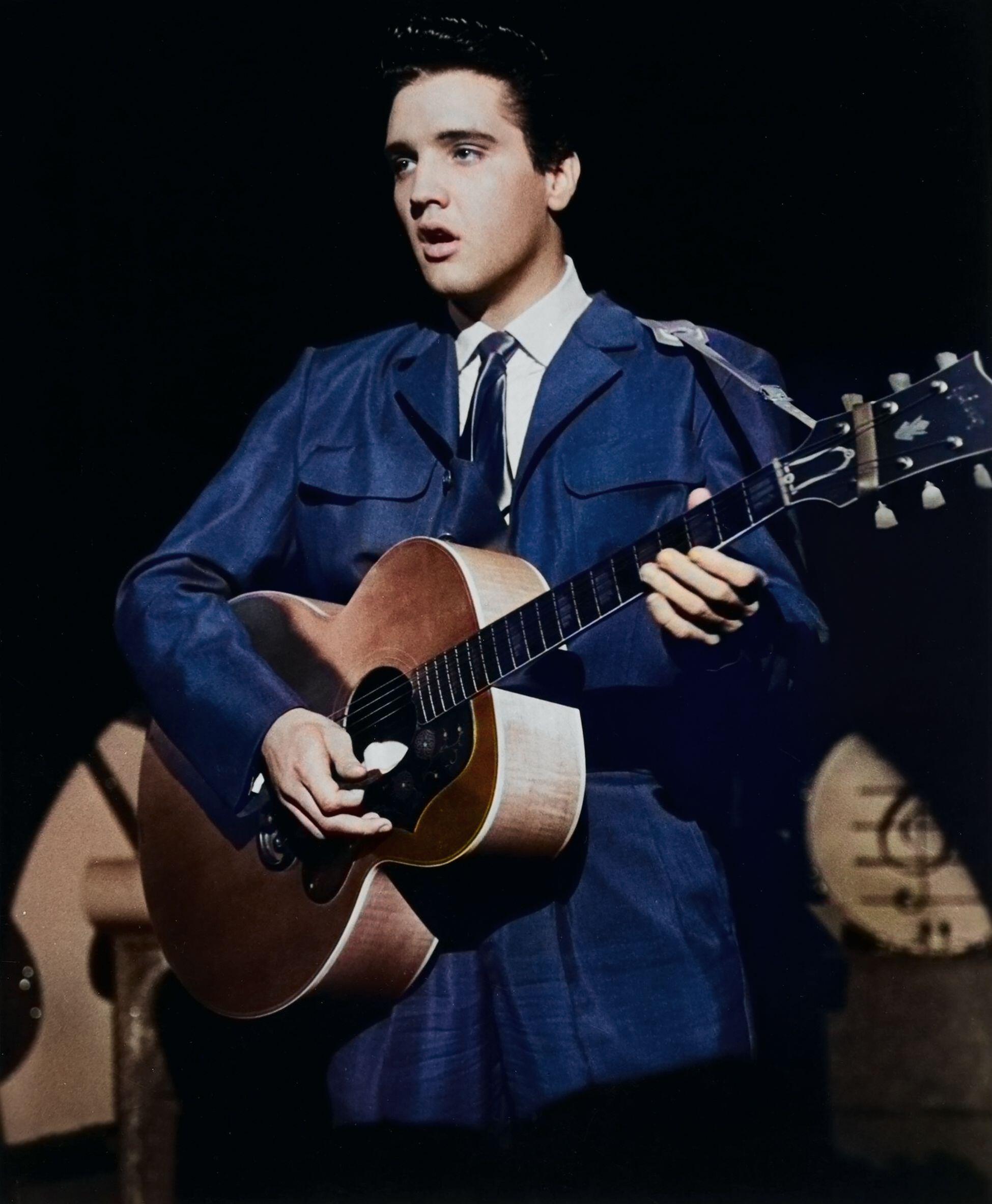 Conspiracy theorists think fan spotted 'holding phone' at Elvis concert is  'proof of time travel'