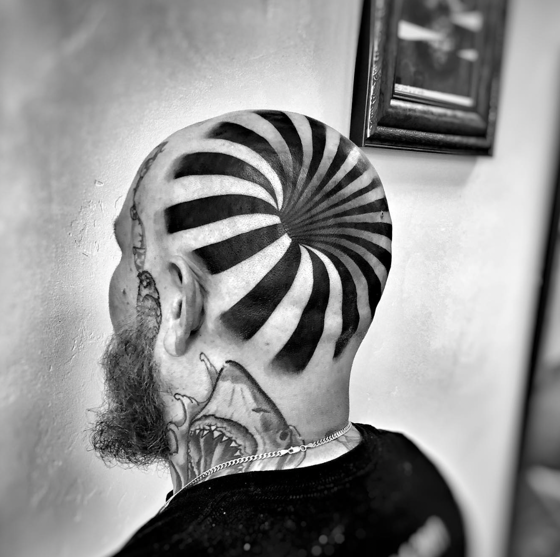 Optical illusion: Man's tattoo looks like he has a hole in his head - Times  of India