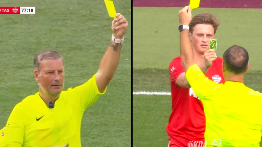 r Max Fosh unleashes UNO reverse card trick on referee during game,  leave netizens in hysterics - Culture