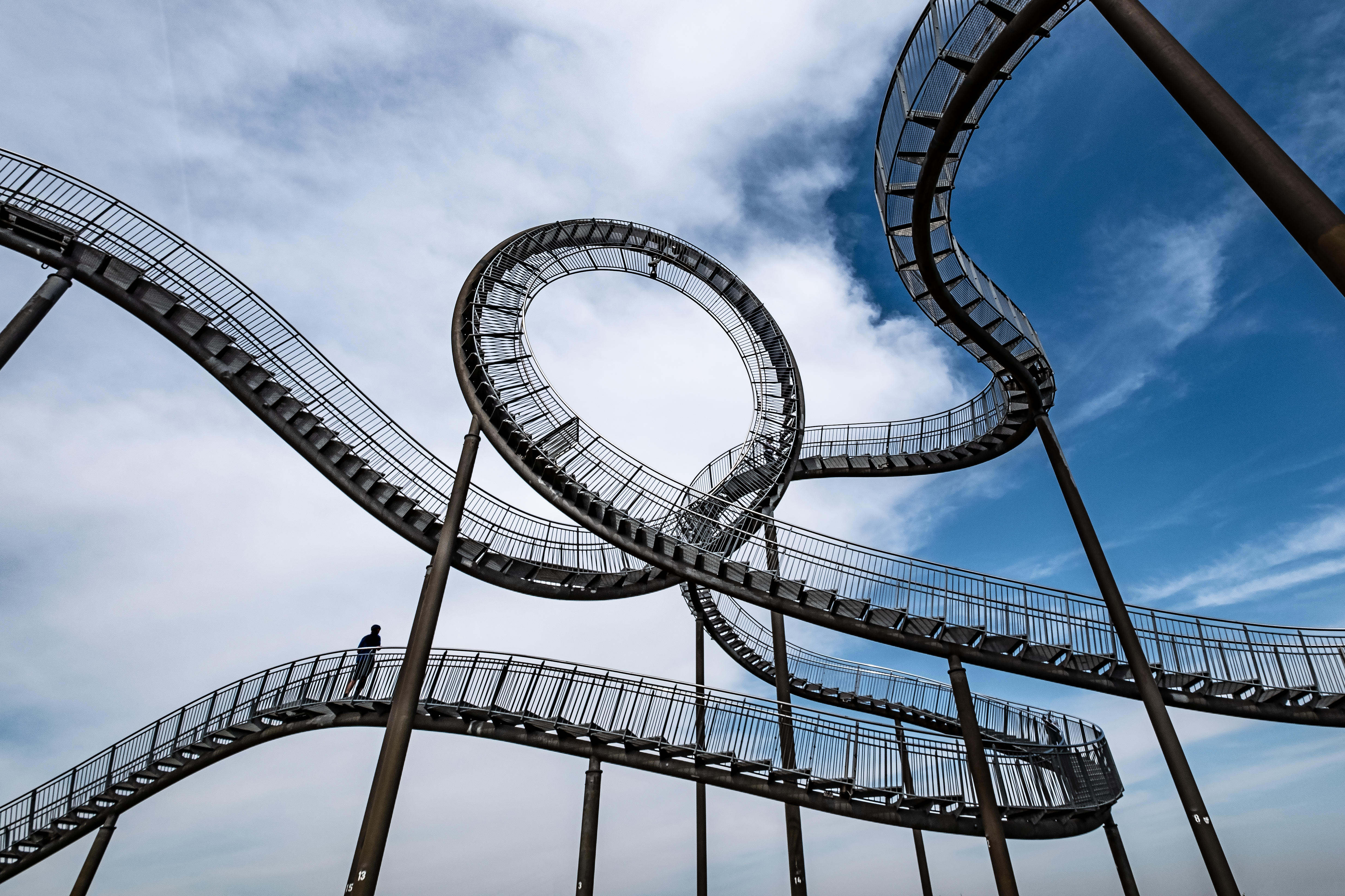 Why roller coaster loops aren't a perfect circle - Vox