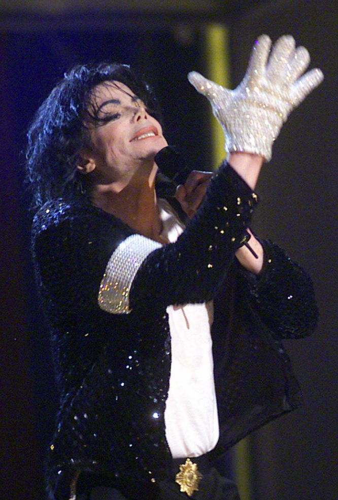 Michael Jackson's close friend said she knew the reason singer wore one  white glove