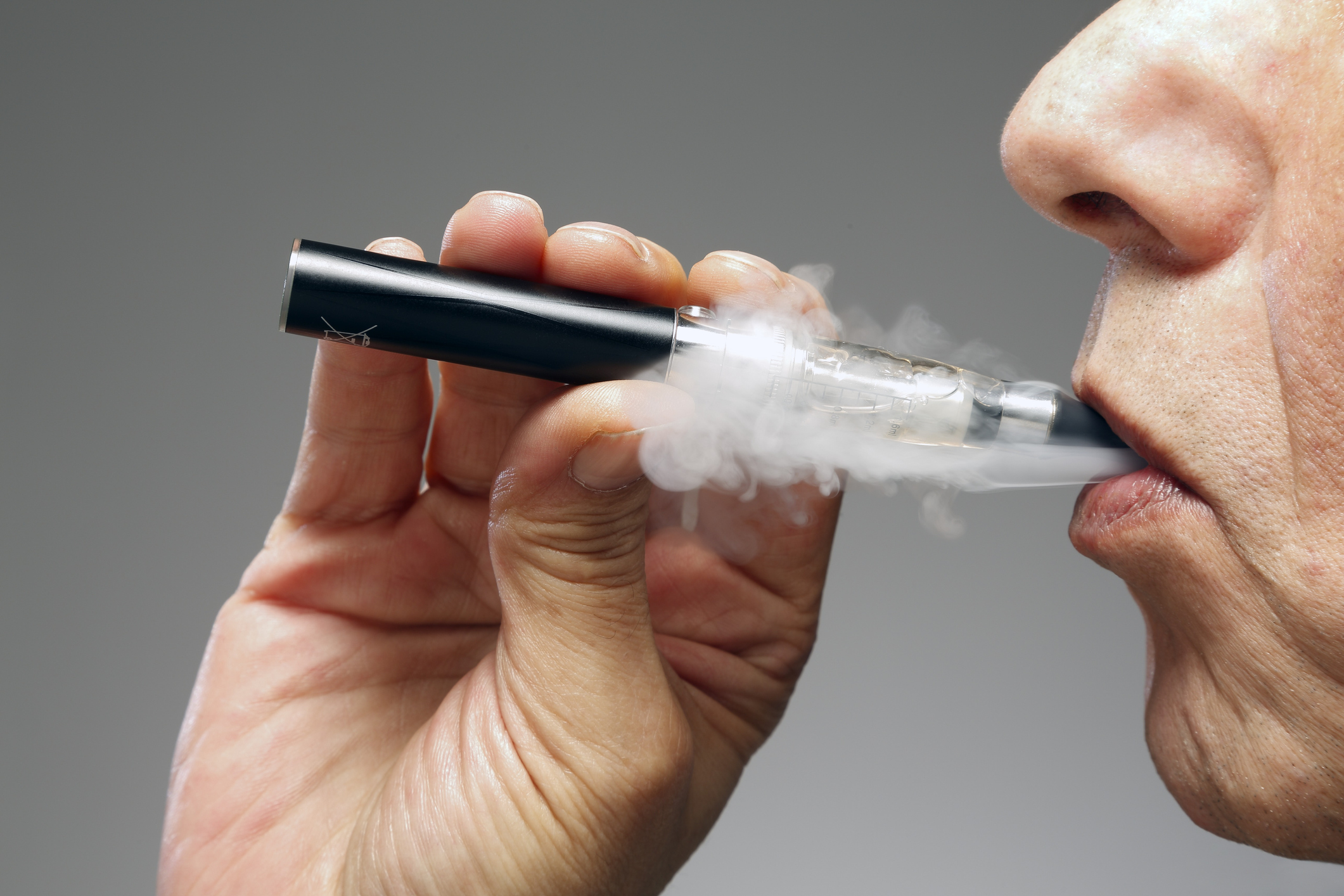 Expert reveals shocking long-term side effect of 'Vaper's Tongue' that will  put many people off
