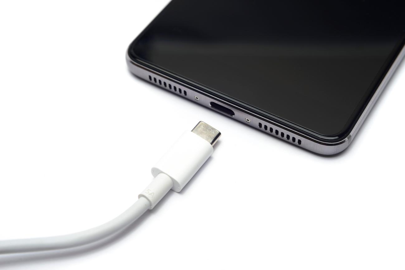 EU sets December 28th, 2024, deadline for all new phones to use USB-C for  wired charging - The Verge
