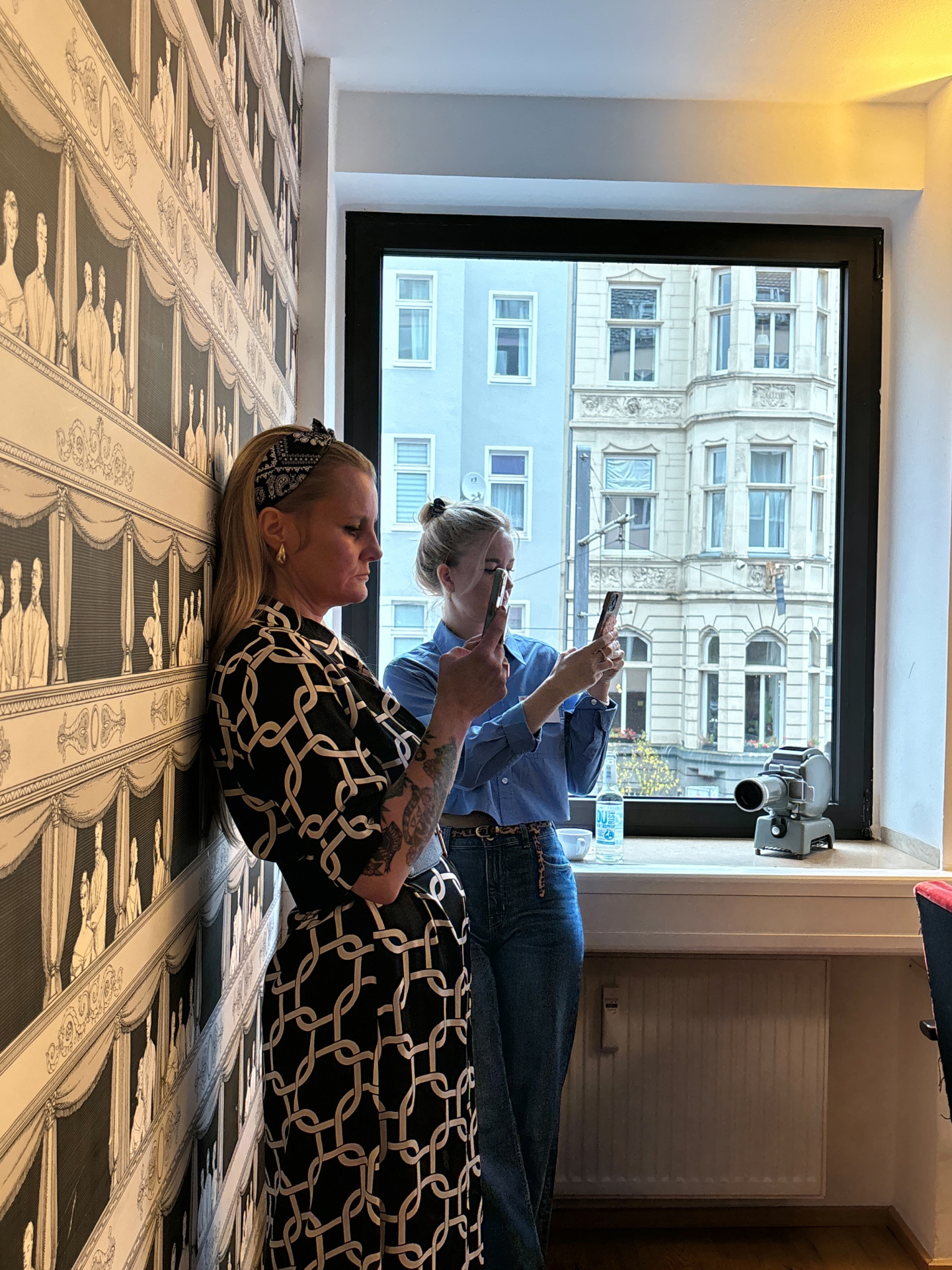 Melanie nimmt Videos auf