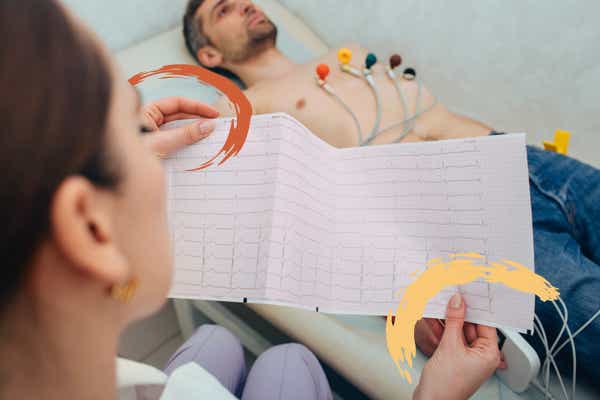 Apparative Untersuchungen am EKG: Ärztin mit männlichem Patient am EKG