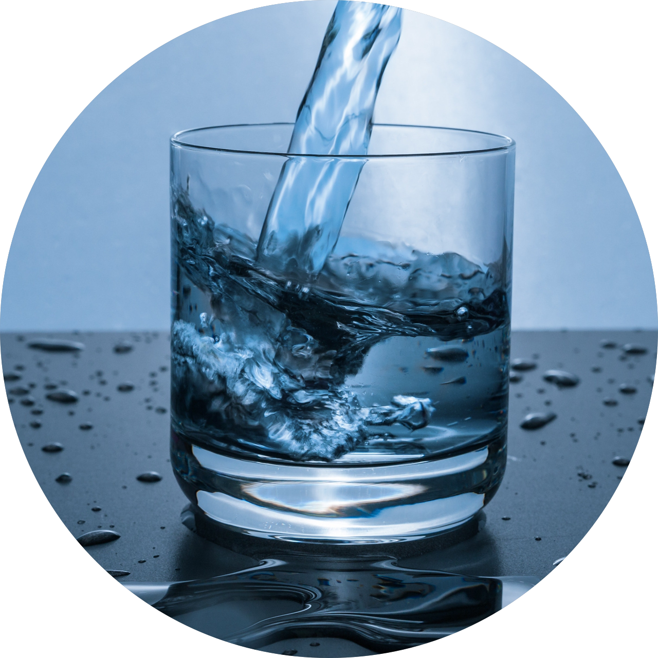 Mineralstoffe: Glas Wasser