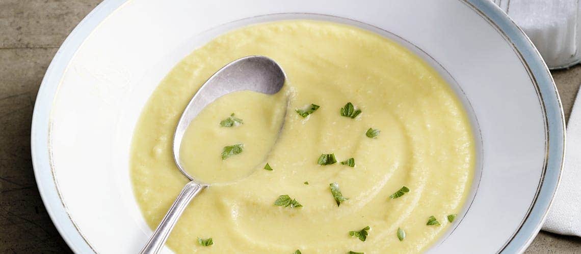 Gesunde Ernährung und Rezepte bei Schuppenflechte (Psoriasis) - Selleriecremesuppe Selleriecremesuppe mit Äpfeln und Salbei