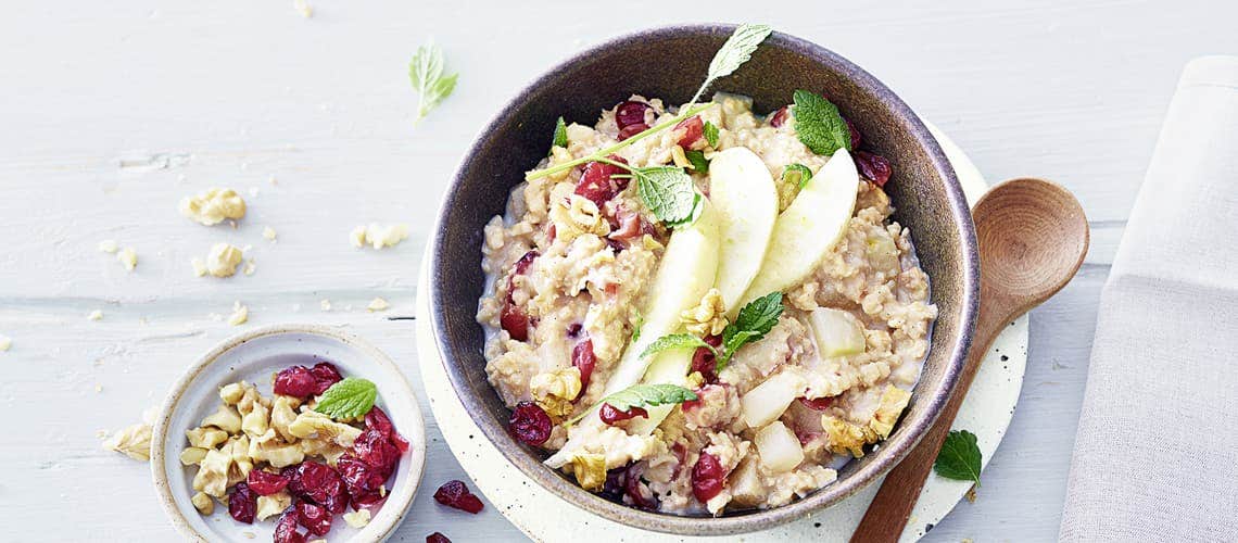 Entzündungshemmendes Rezept bei Schuppenflechte: Birnen-Cranberry-Porridge Birnen-Cranberry-Porridge