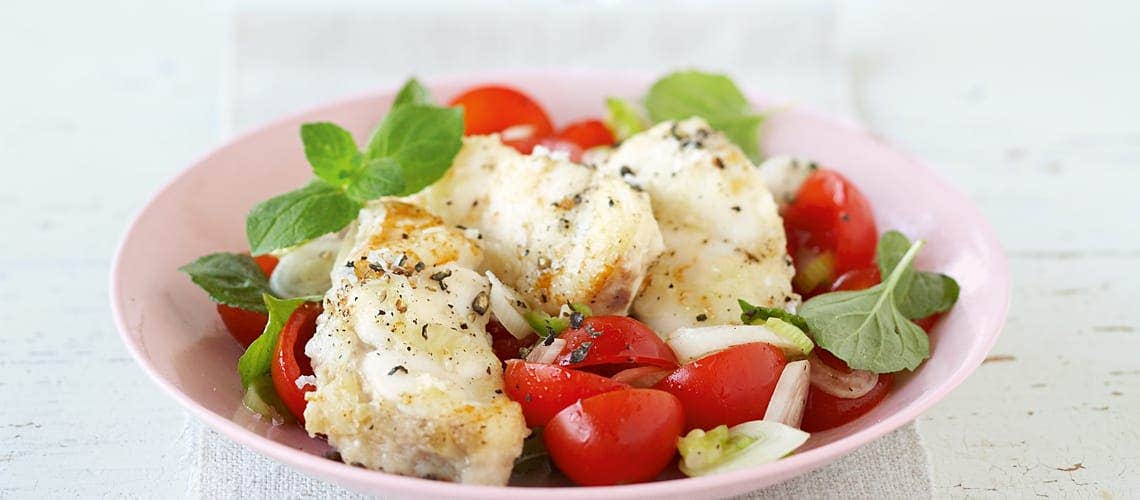 Seeteufelfilet mit Tomaten-Minze-Salat